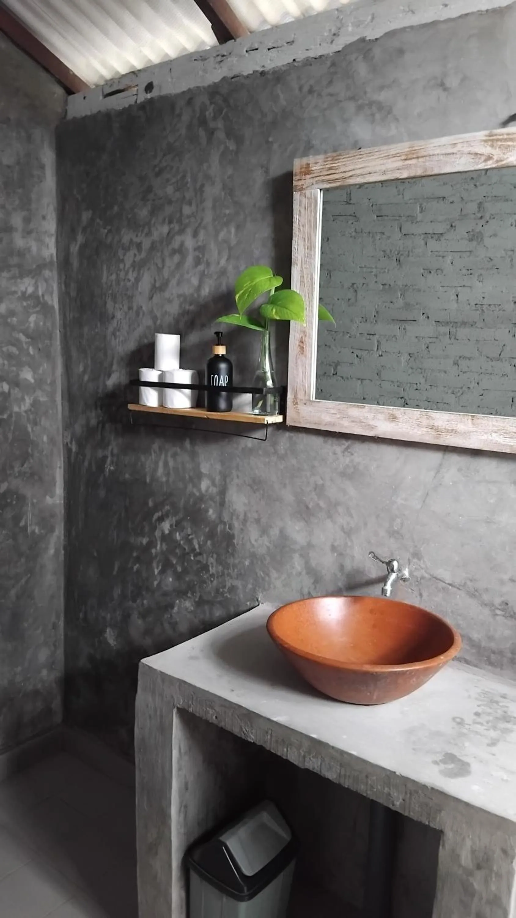 Jungle House - surf & stay