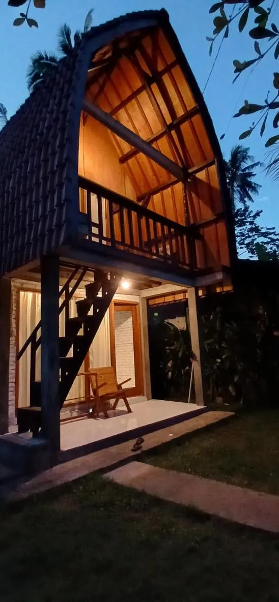 Jungle House - surf & stay