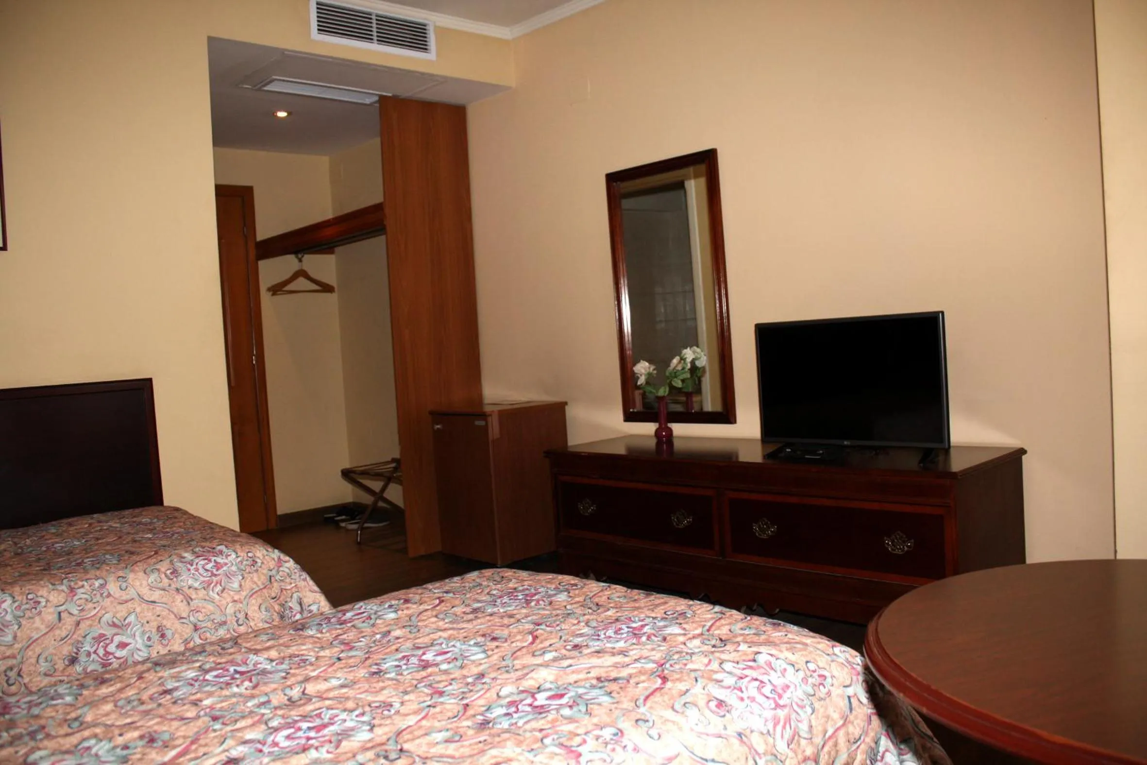 Bedroom, Bed in Hotel Regency