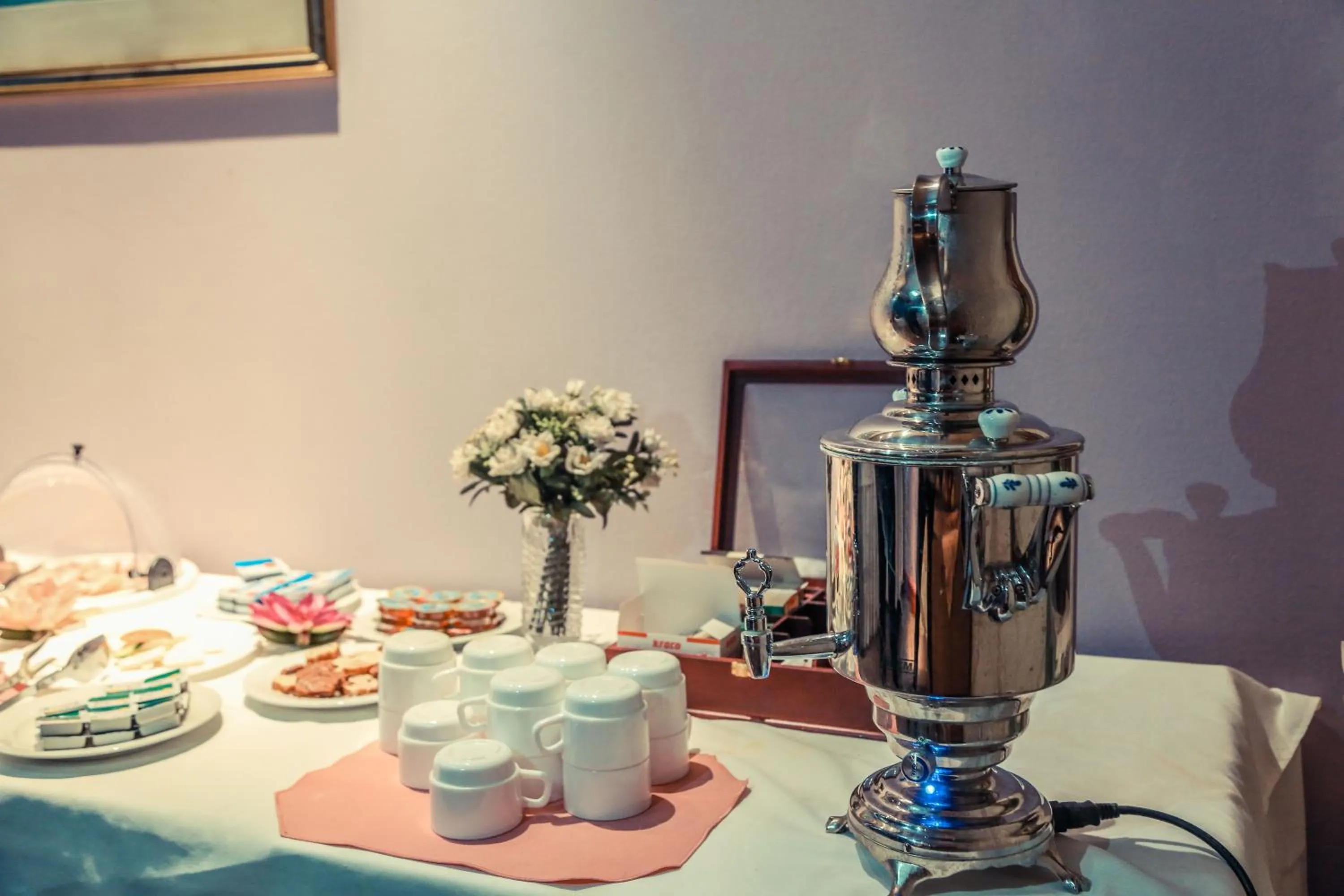 Restaurant/places to eat in Hotel Regency