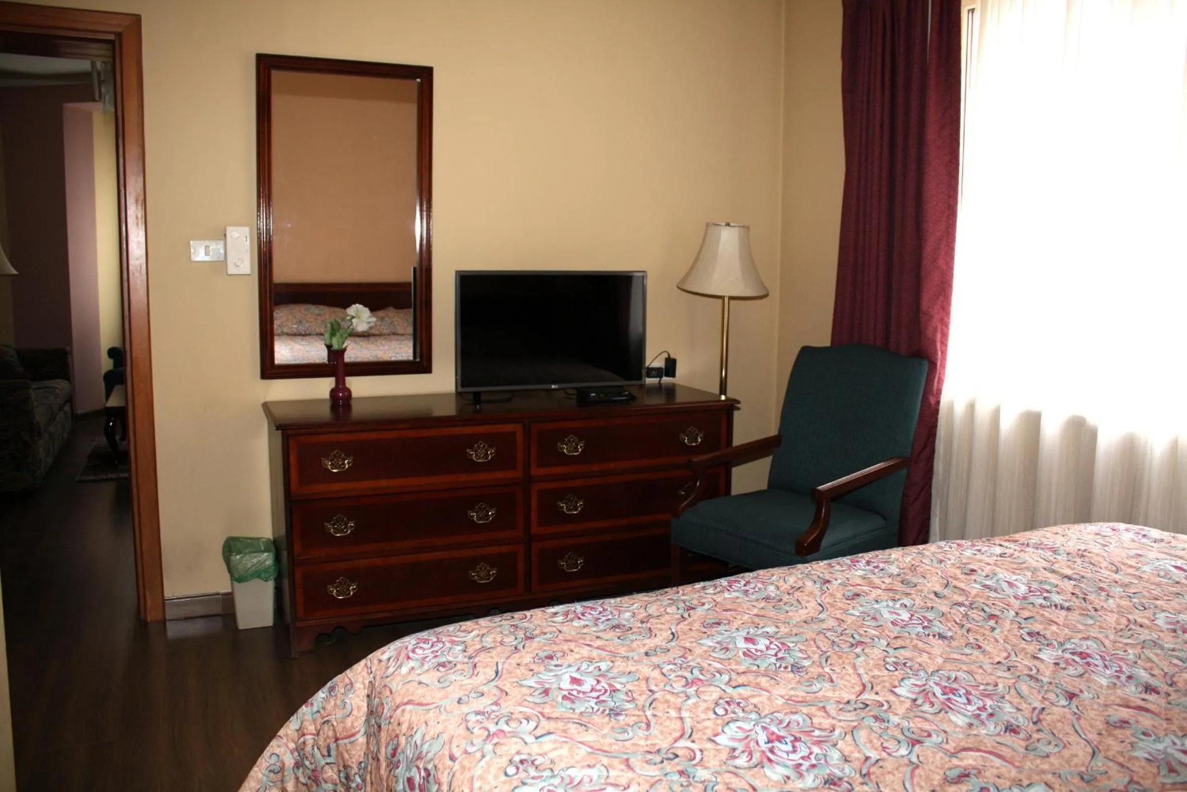 Bedroom, Bed in Hotel Regency