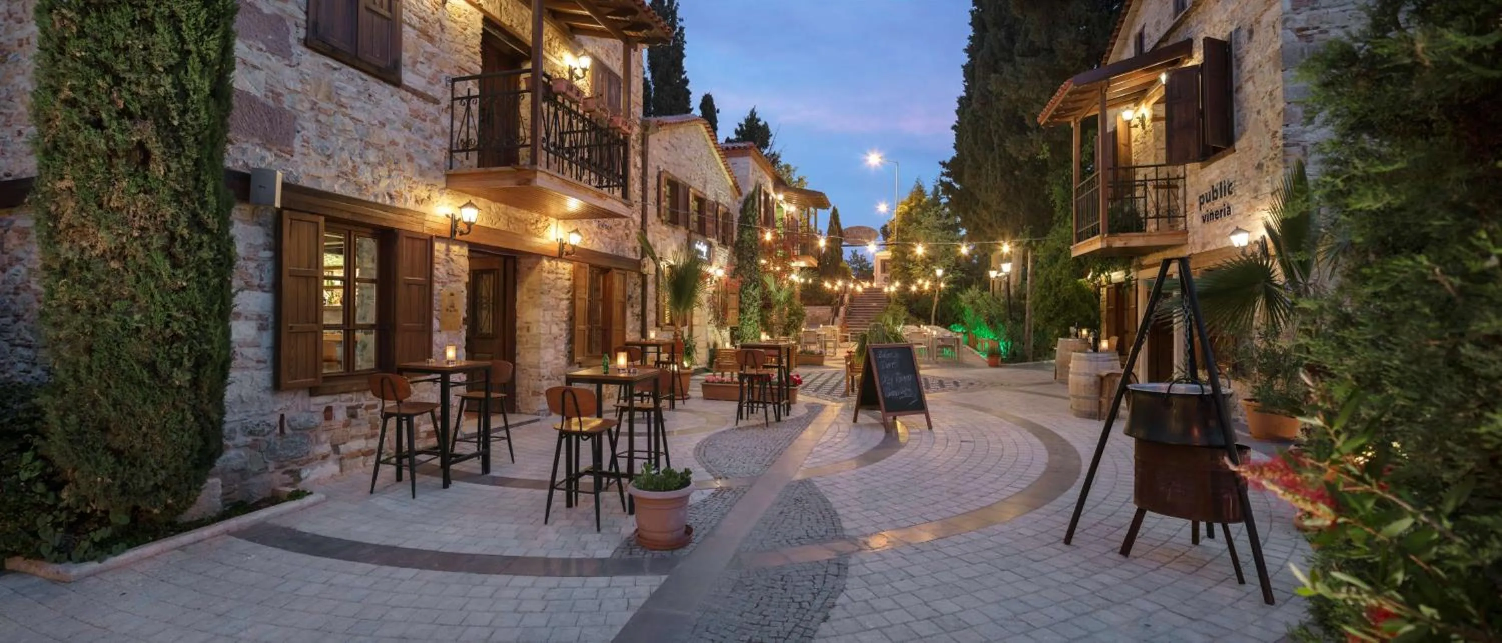 Restaurant/places to eat in DoubleTree by Hilton Kusadasi