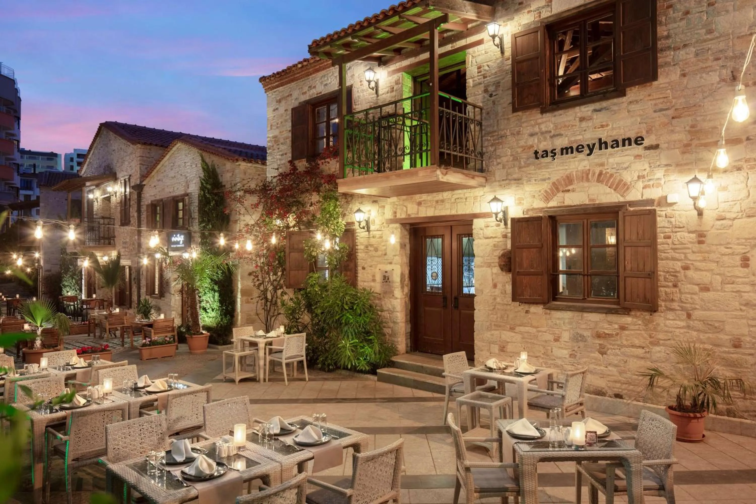 Restaurant/places to eat in DoubleTree by Hilton Kusadasi