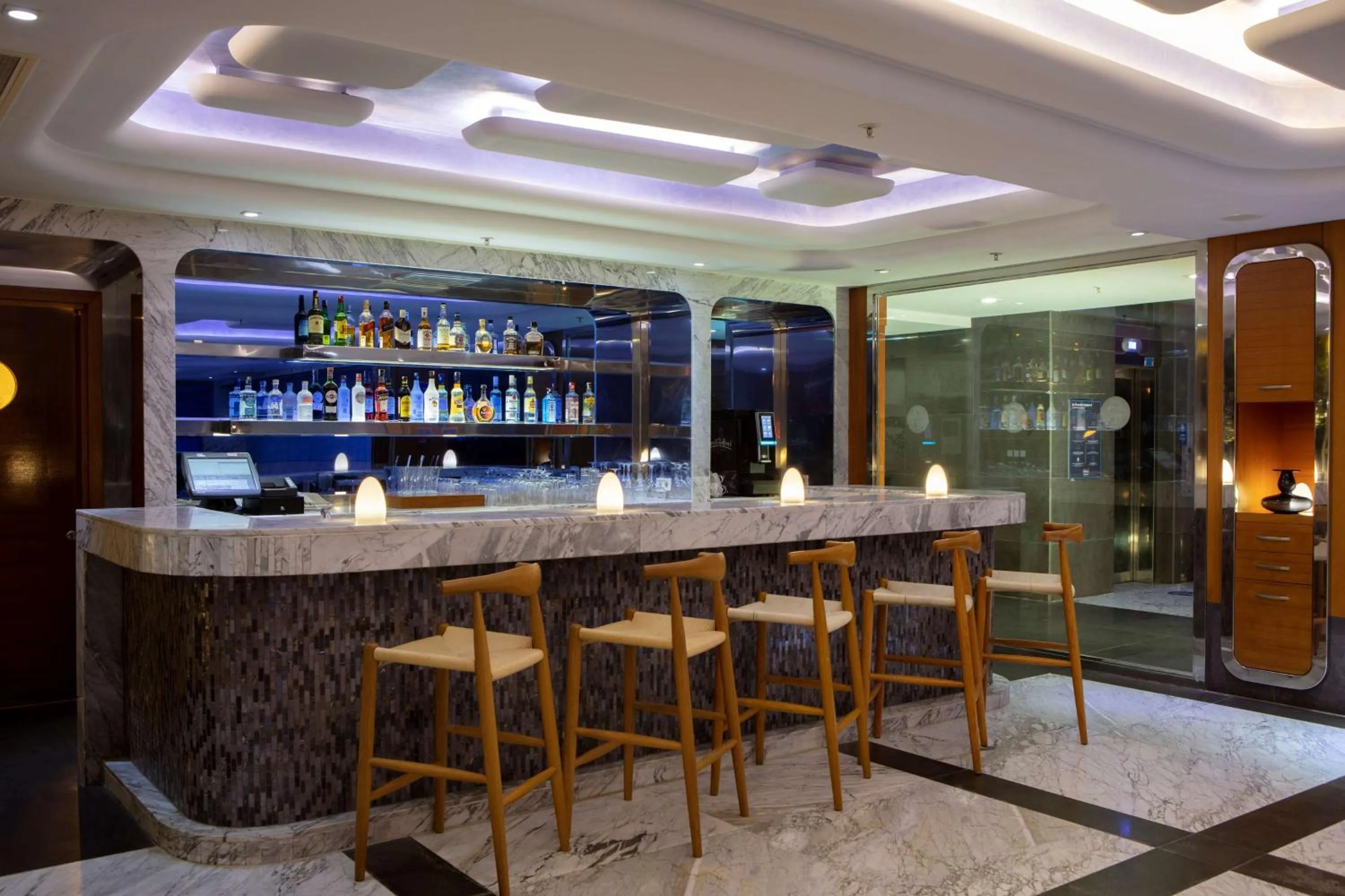 Lounge or bar in DoubleTree by Hilton Kusadasi