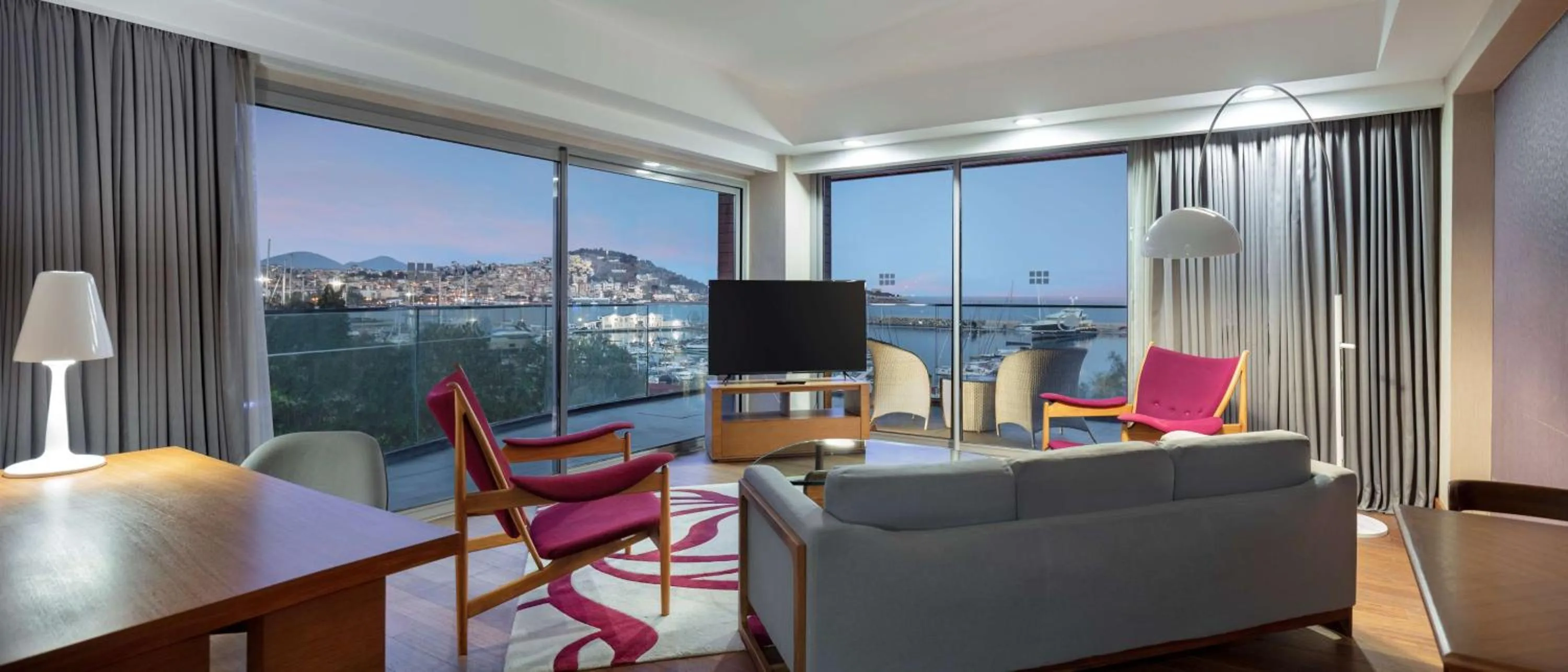 Living room in DoubleTree by Hilton Kusadasi