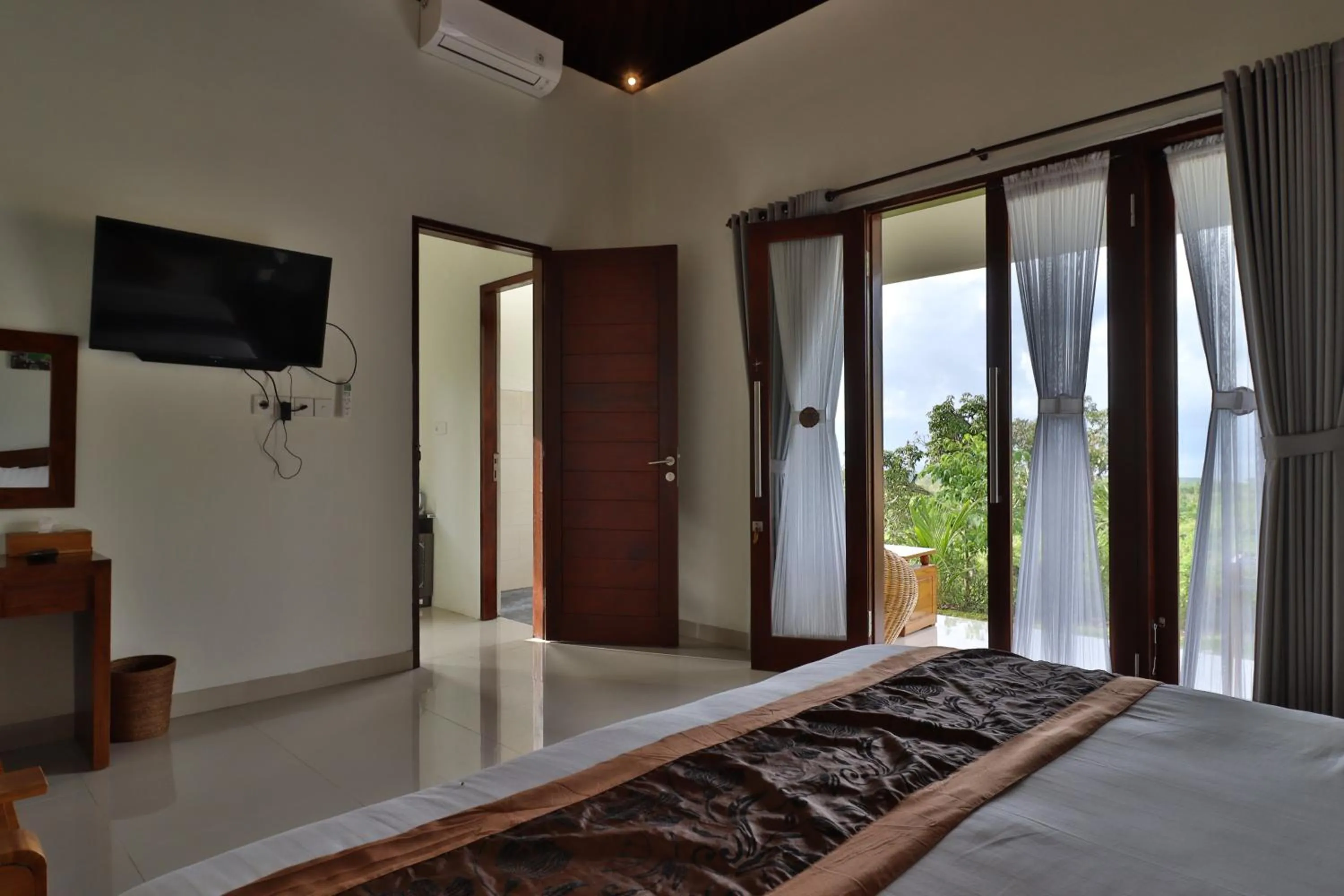 Photo of the whole room, Bed in Arya Resort Nusa Penida