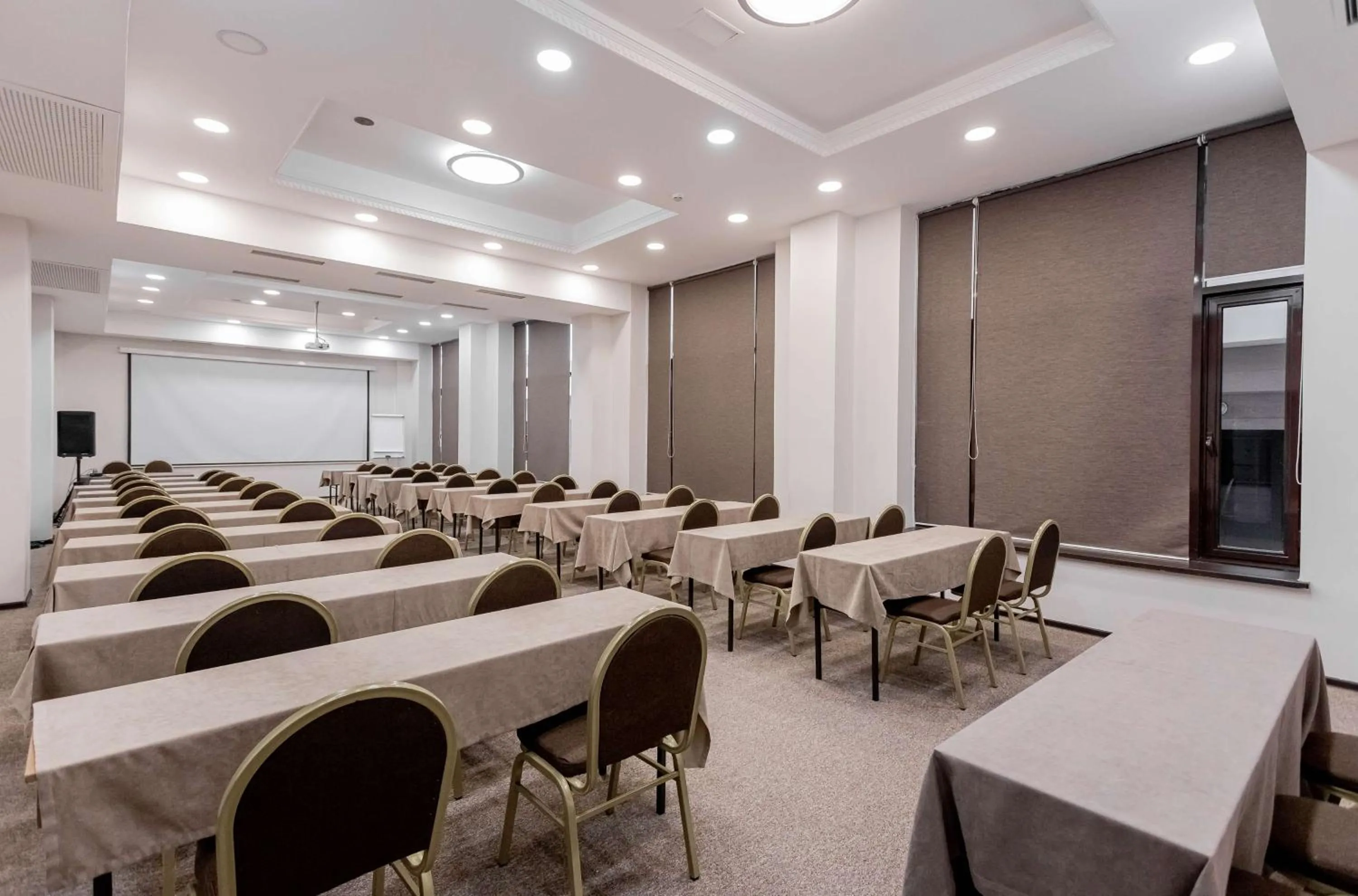 Meeting/conference room in Best Western Plus Atakent Park Hotel