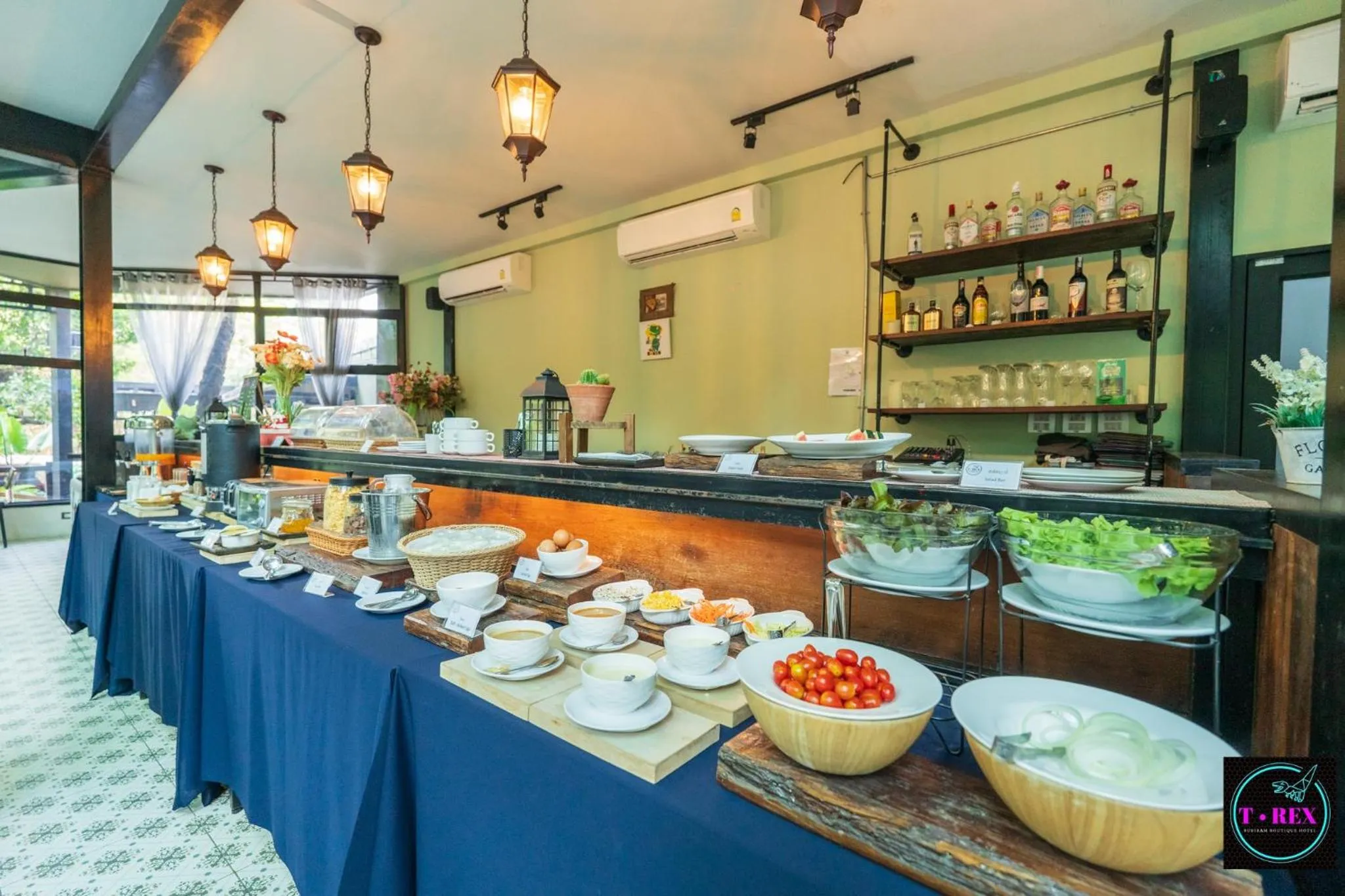 Restaurant/places to eat in TREX Buriram Boutique Hotel