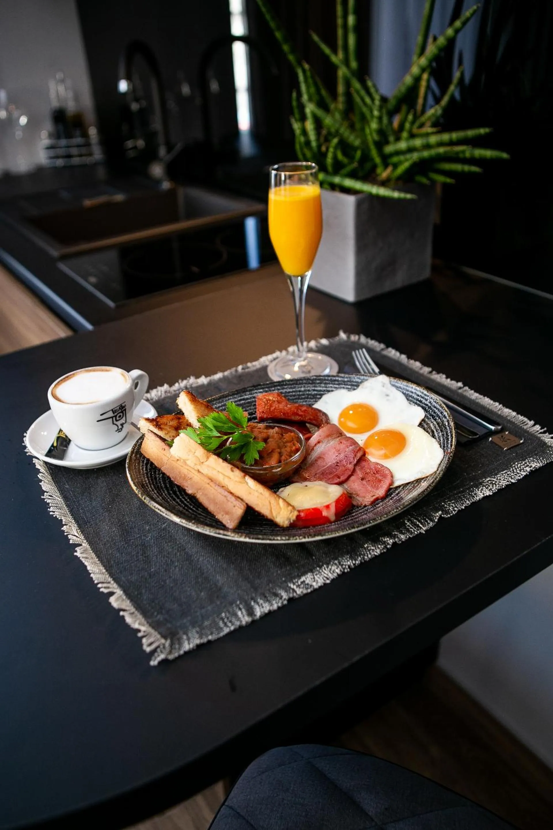 Breakfast in Teatro Suite & Rooms