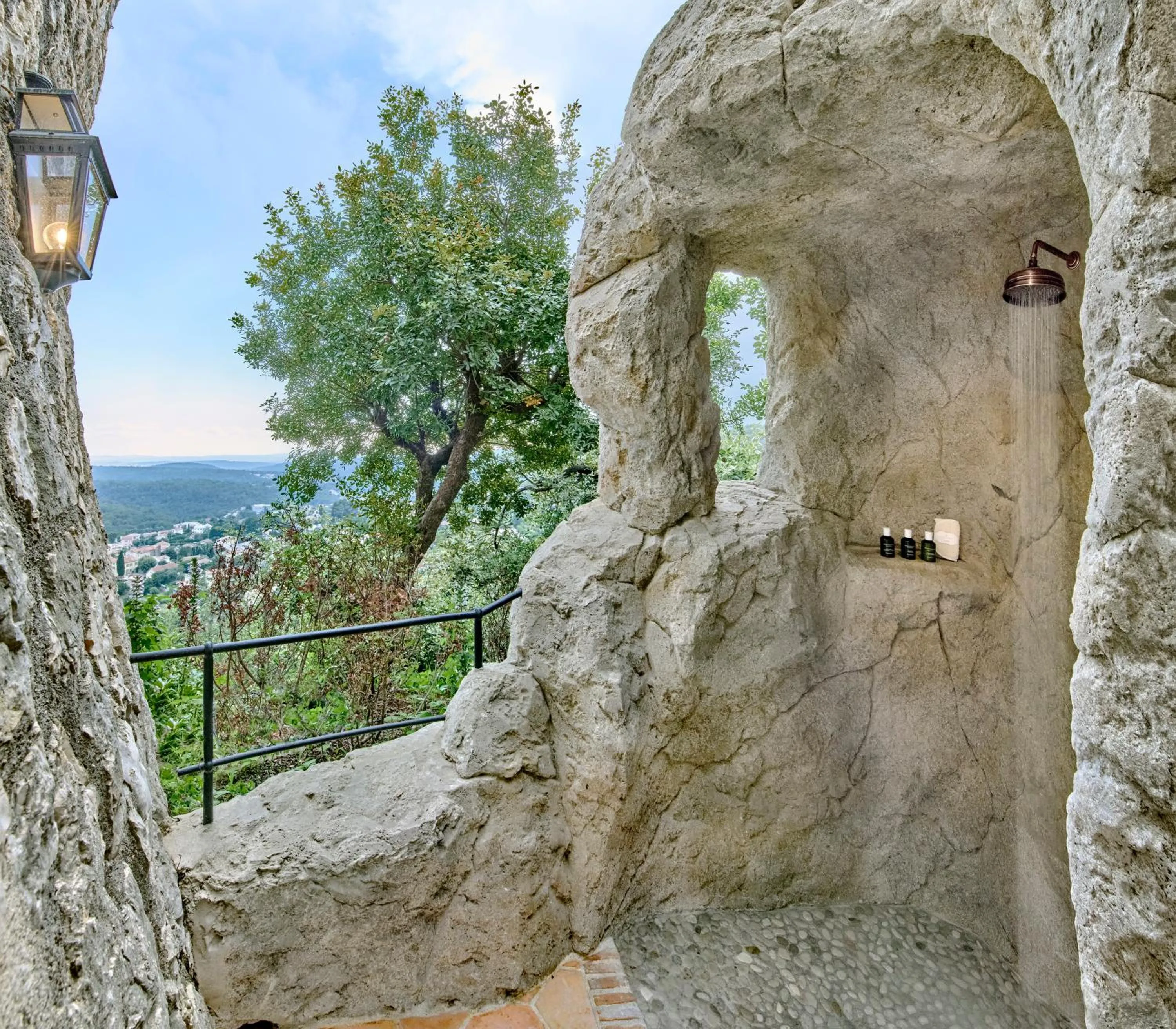 Shower in Château Saint-Martin & Spa, Oetker Hotels