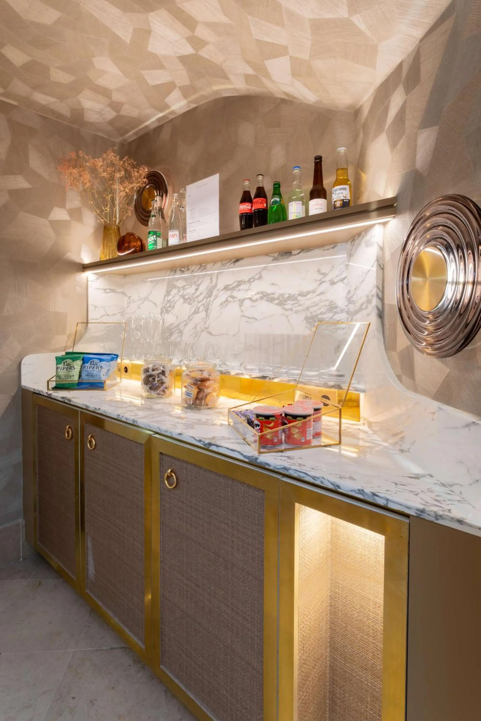 Dining area in Hotel Camille Paris Tapestry Collection by Hilton