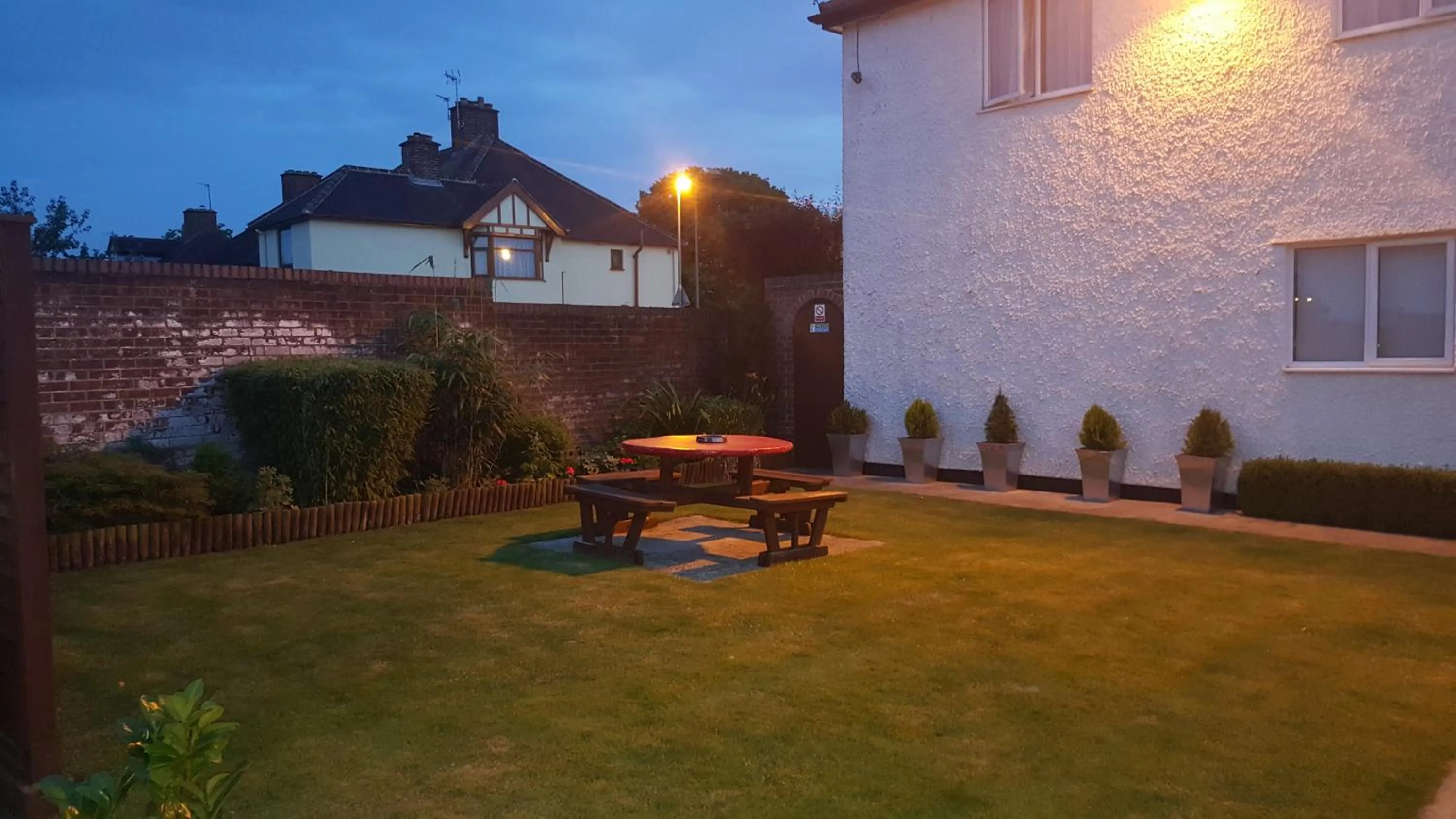 Night in Balkan Lodge Oxford