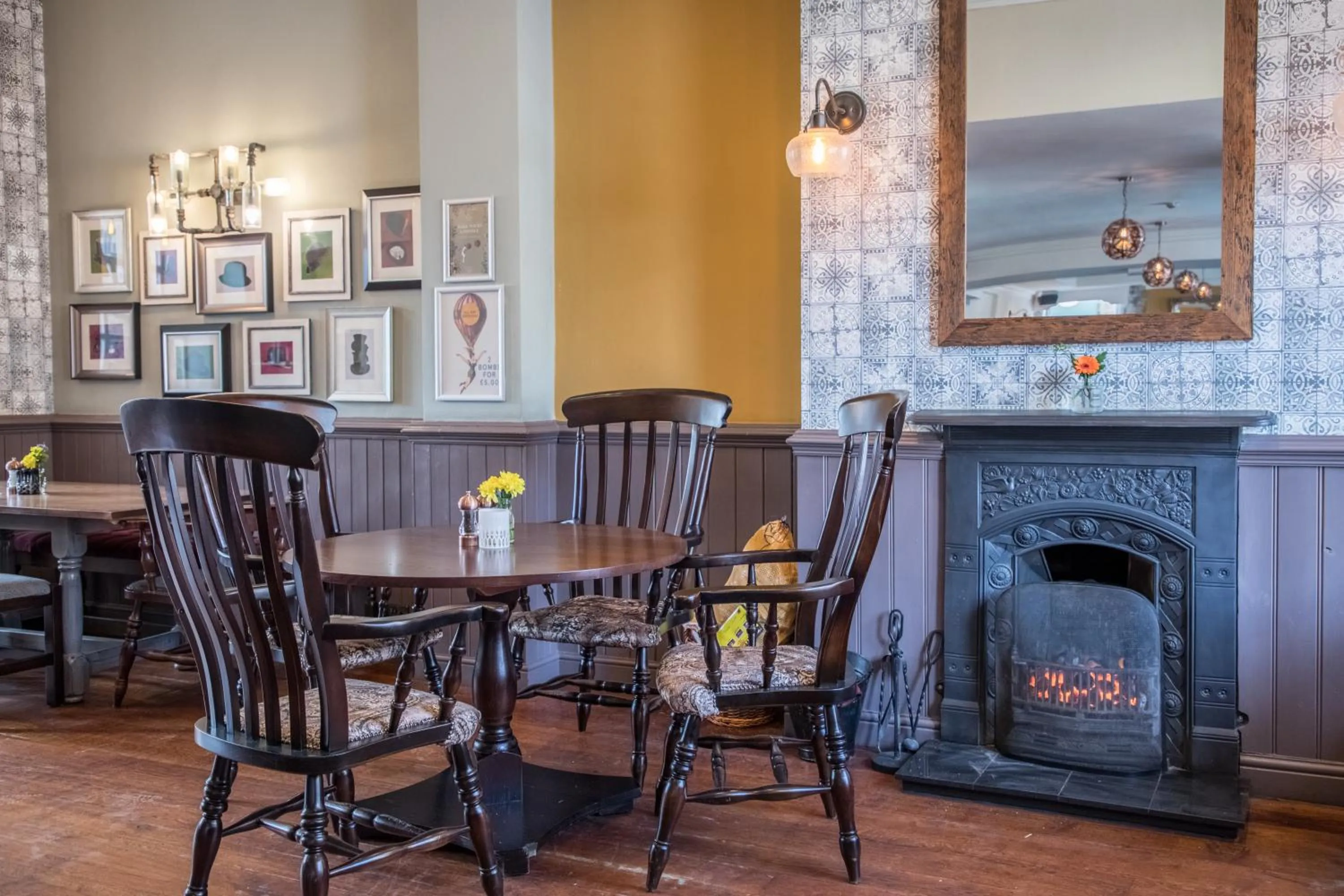 Restaurant/places to eat in The Black Hat