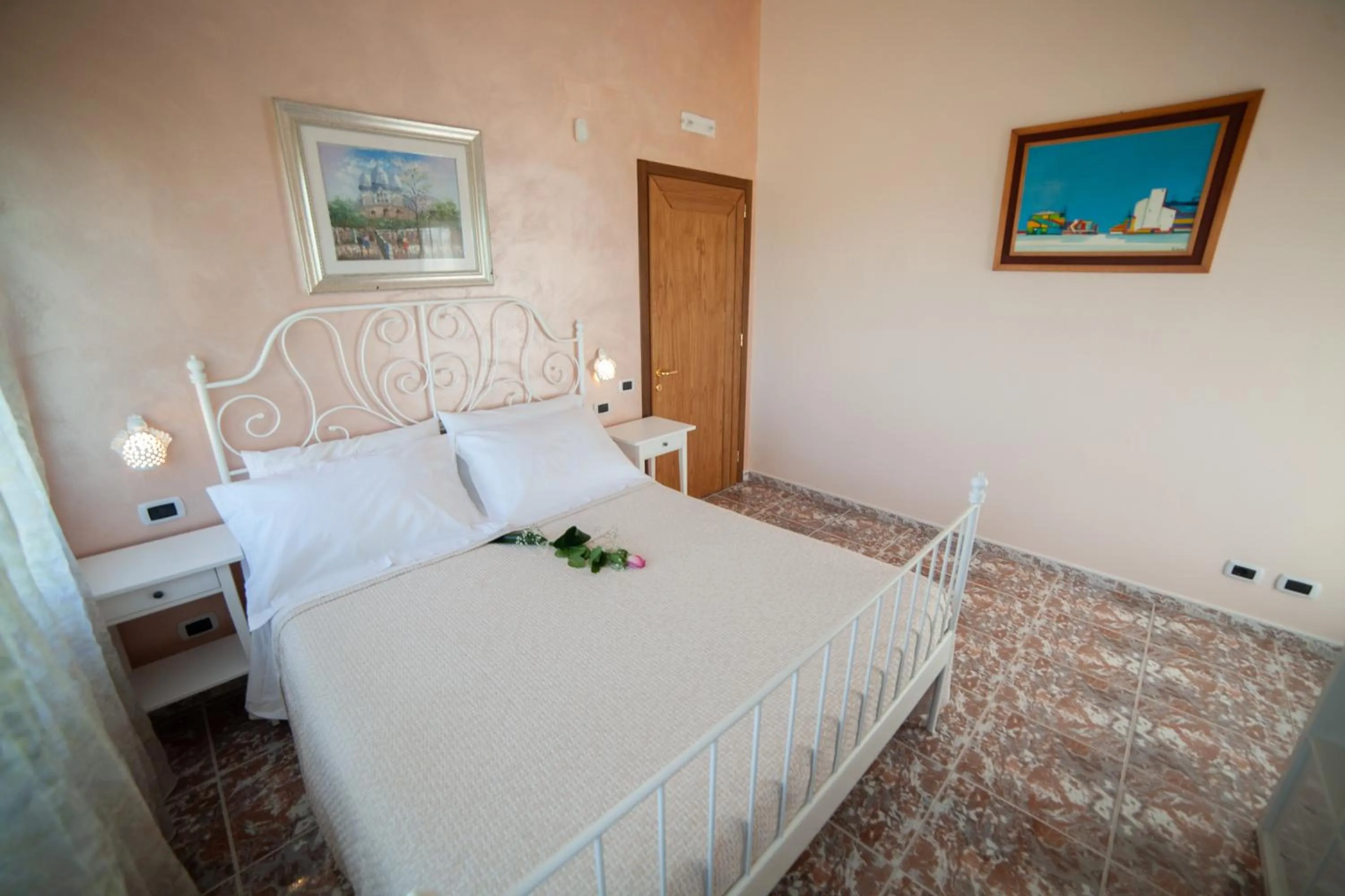 Photo of the whole room, Bed in Relais d 'Itria