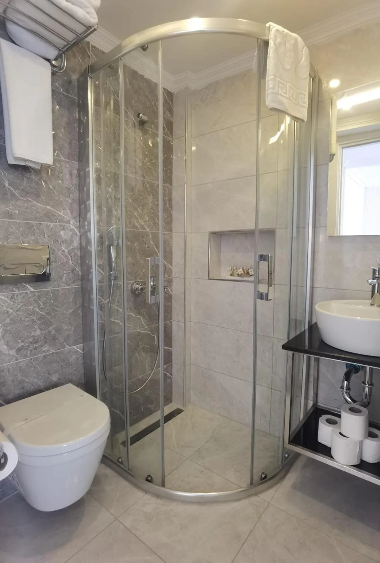 Bathroom in Mr. Bird Hotel