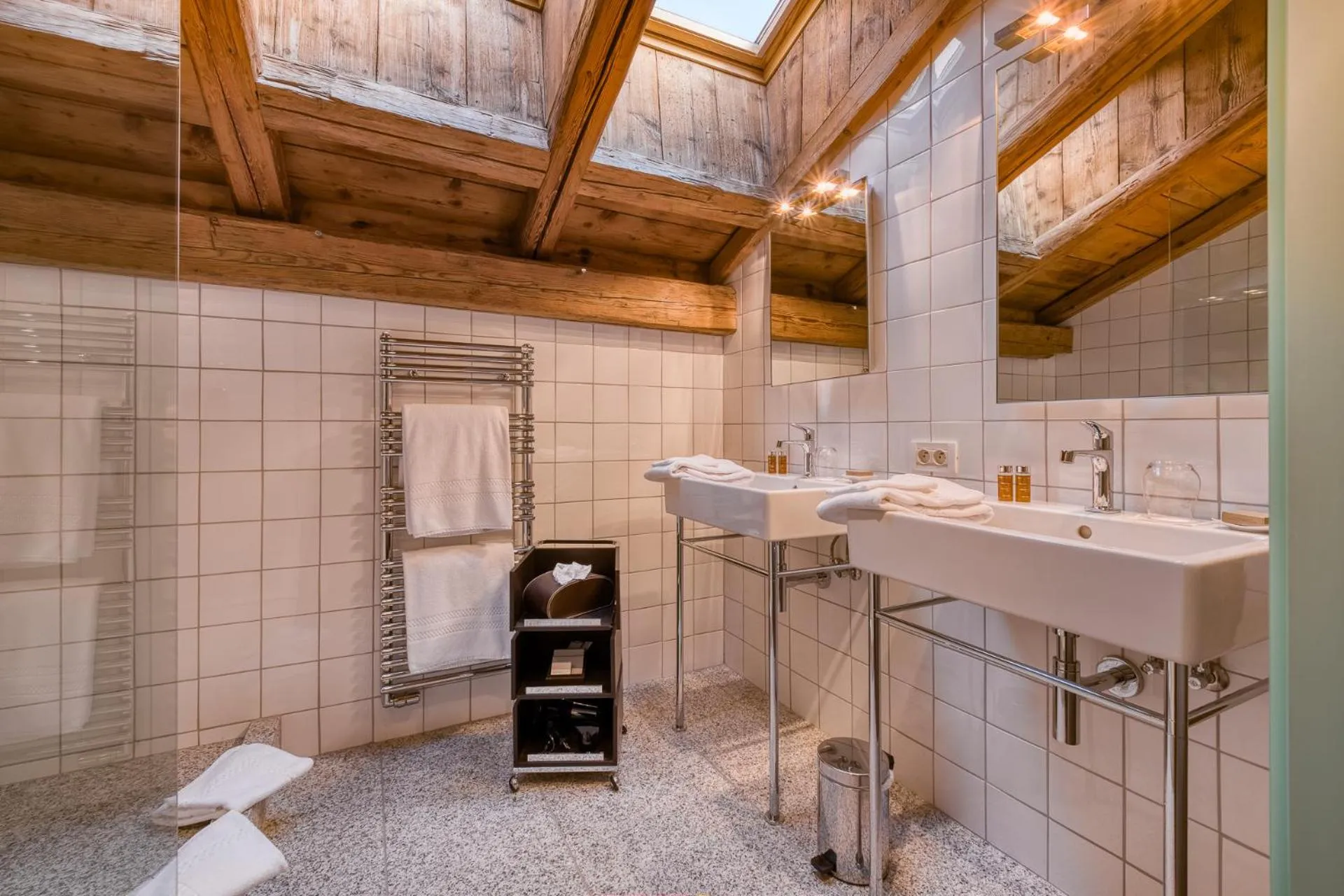 Shower in Hôtel Les Servages d'Armelle