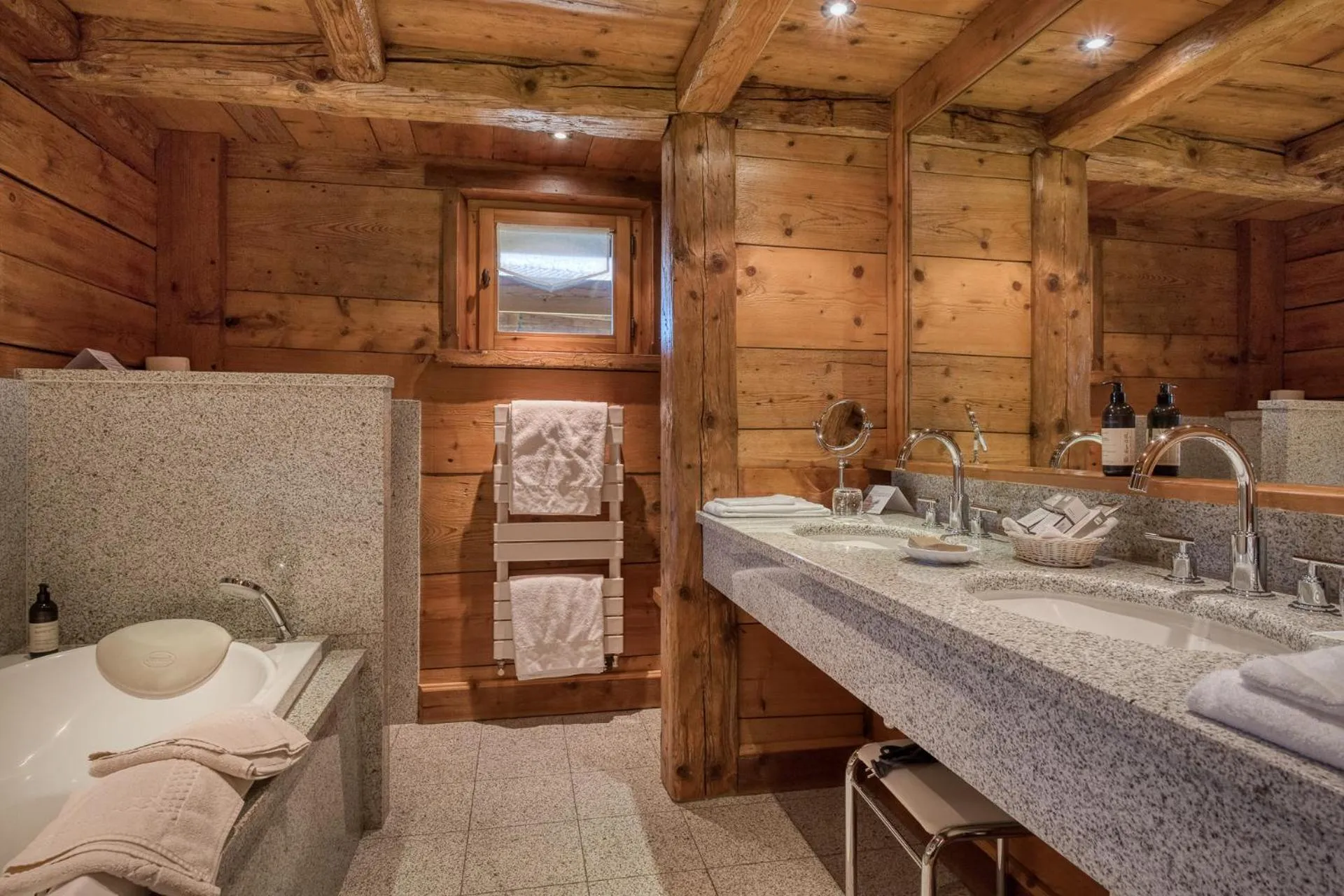 Toilet in Hôtel Les Servages d'Armelle