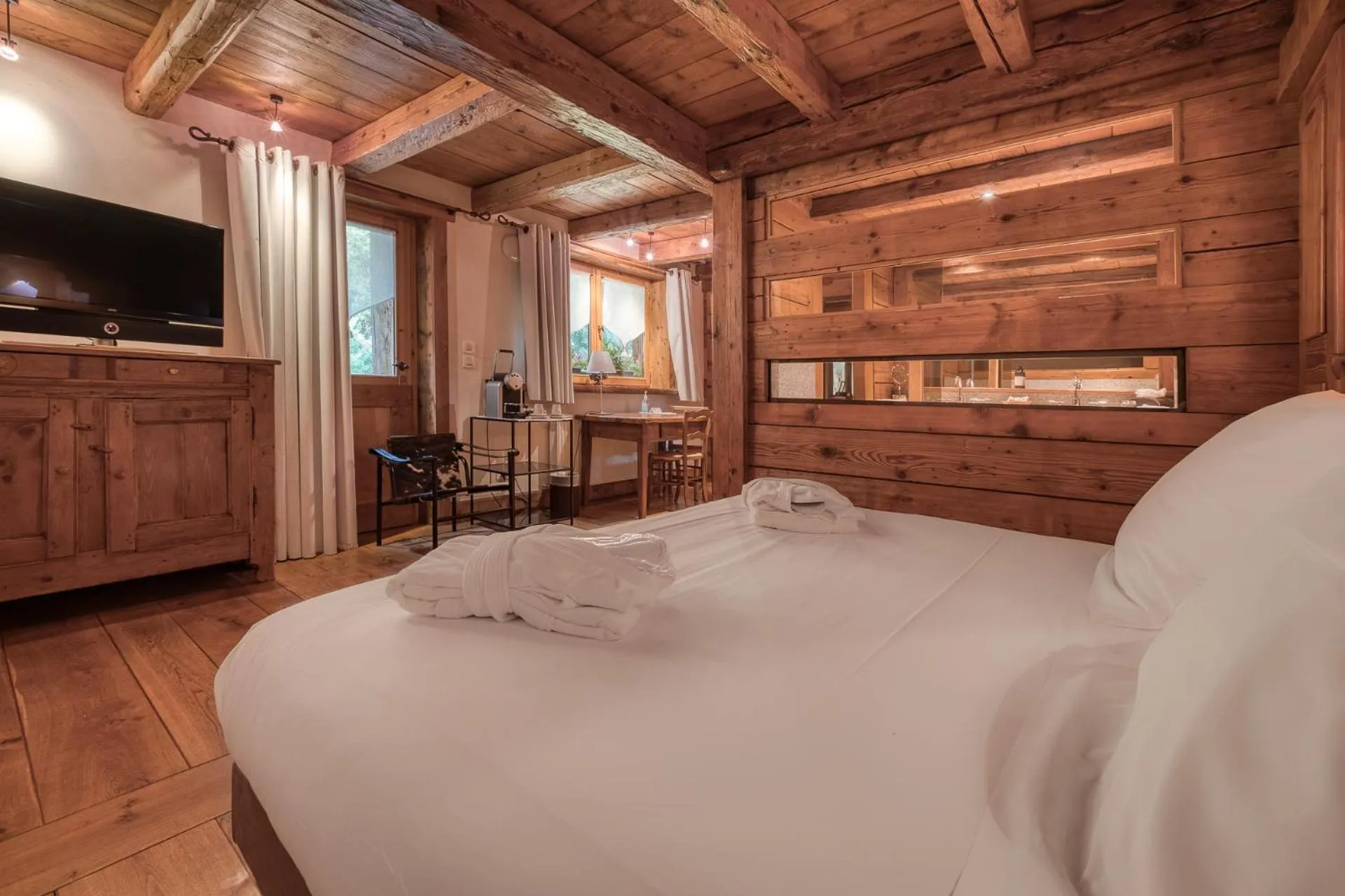 Bed in Hôtel Les Servages d'Armelle