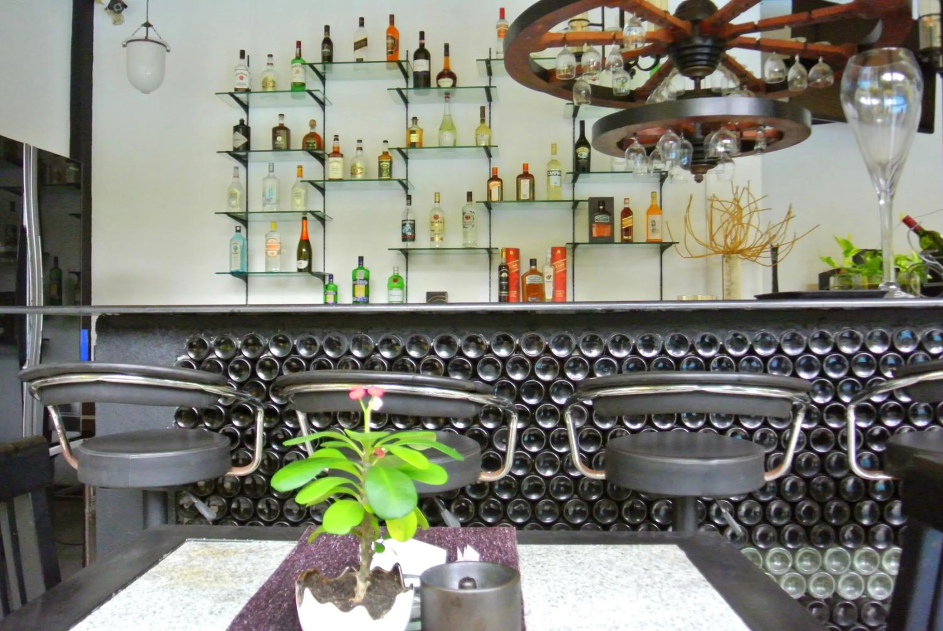 Restaurant/places to eat in Hotel Flower Garden