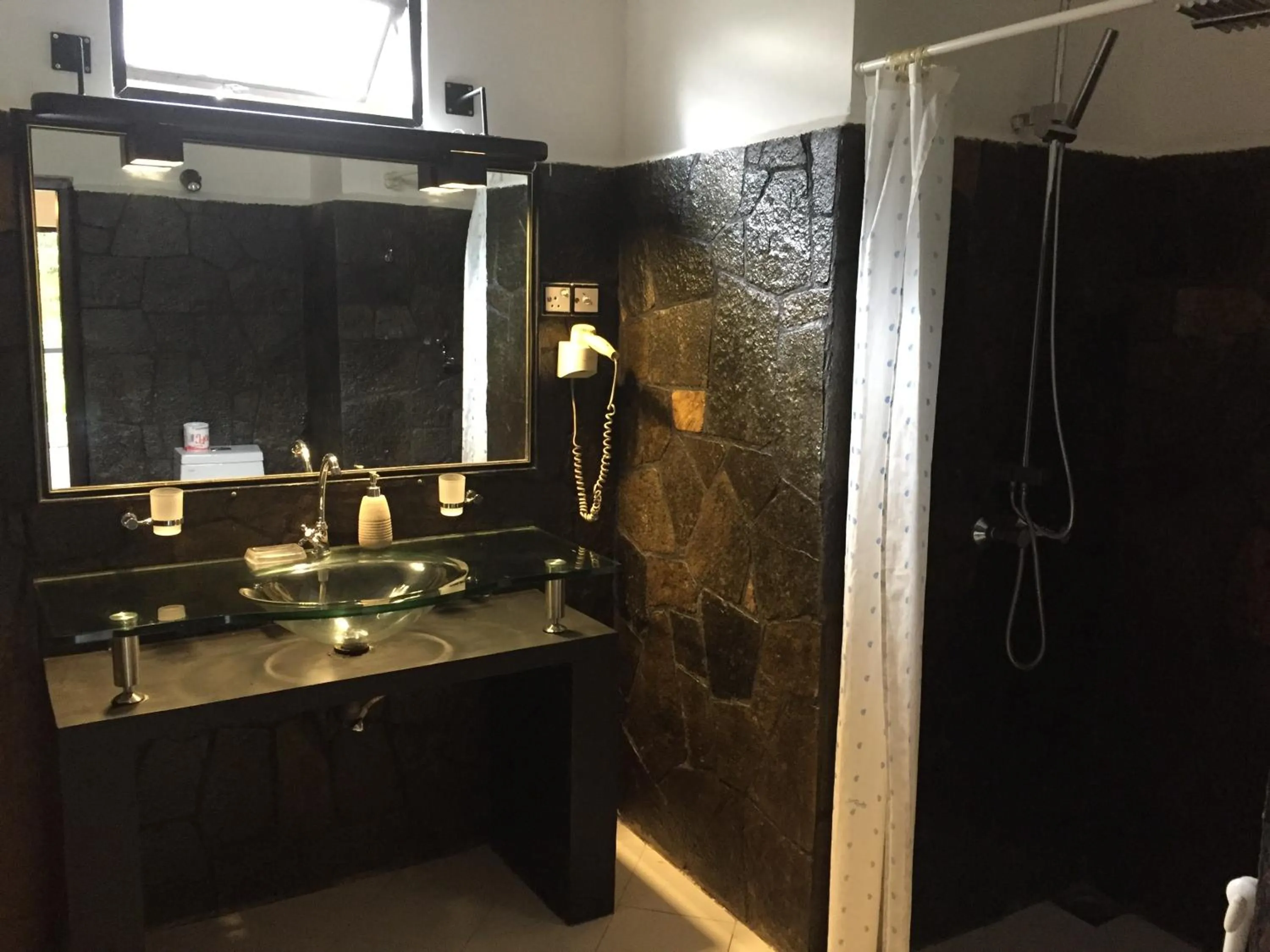 Bathroom in Hotel Flower Garden