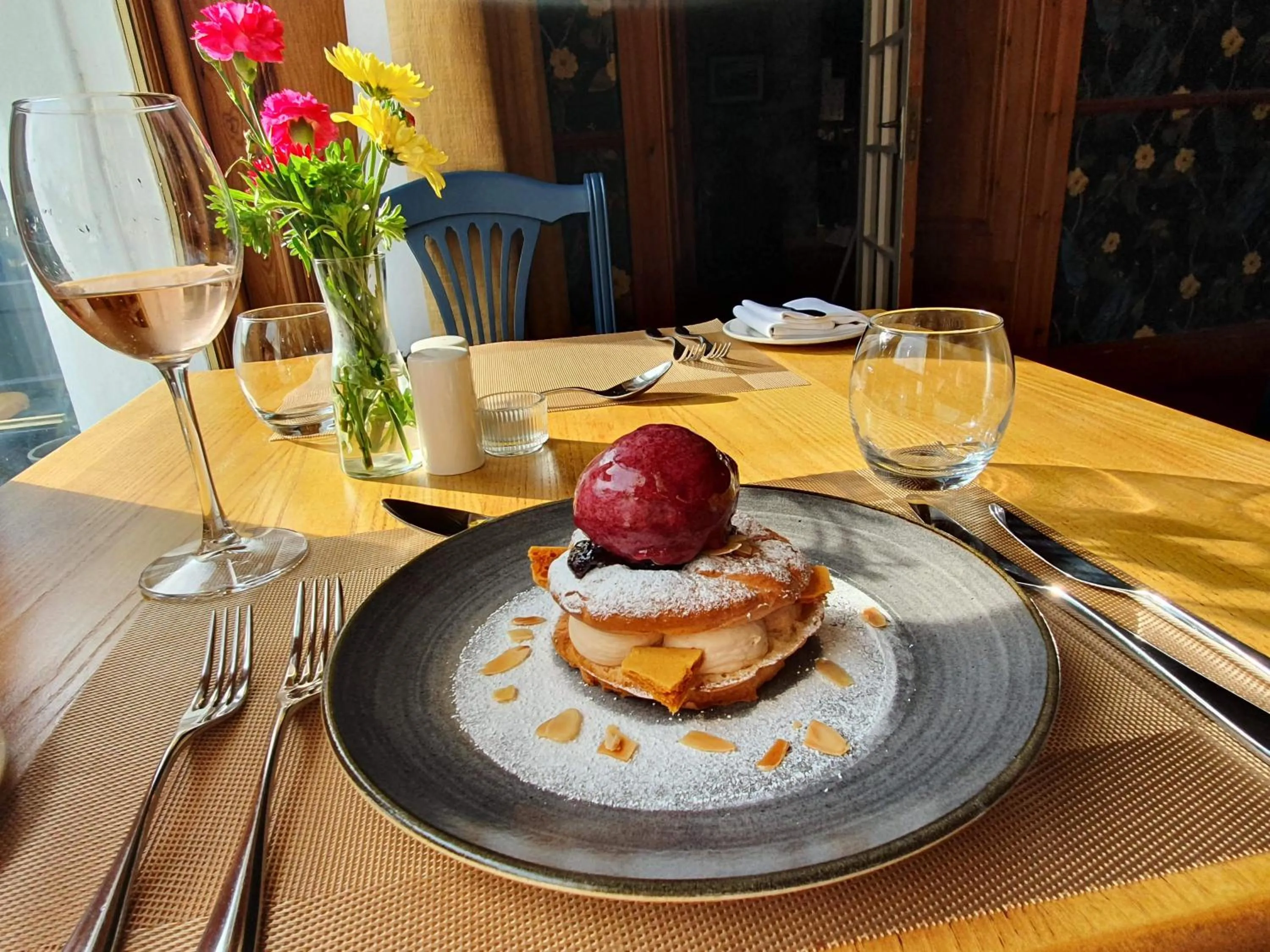 Food and drinks in Achray House Restaurant with Rooms