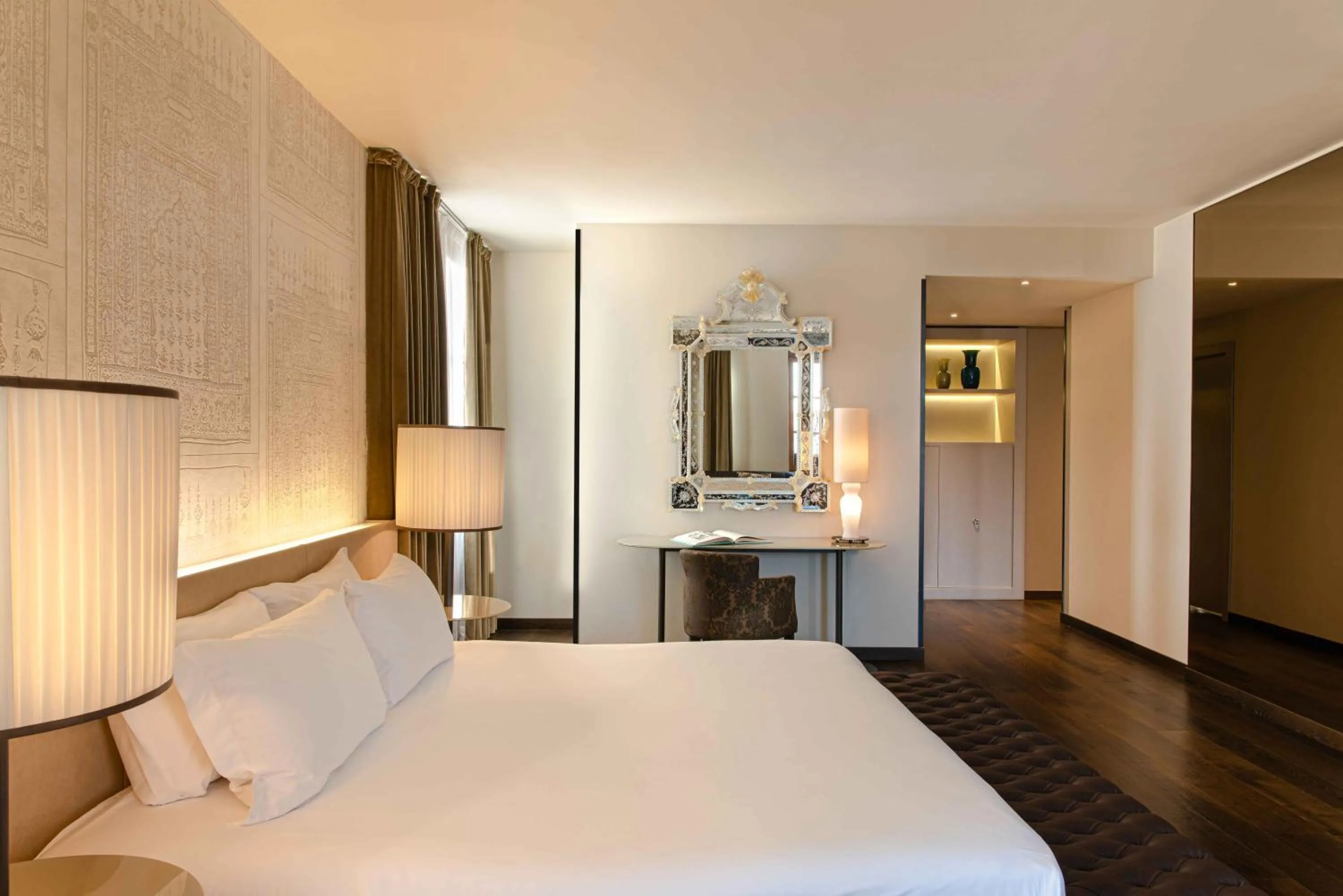 Photo of the whole room, Bed in Hyatt Centric Murano Venice