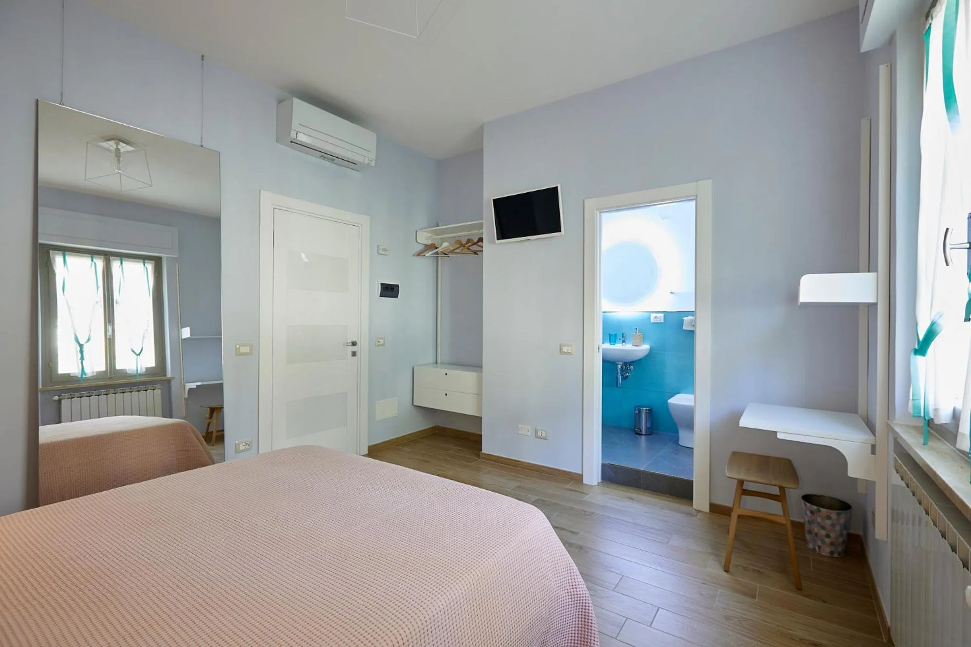 TV and multimedia, Bed in La Camelia Bianca B&B