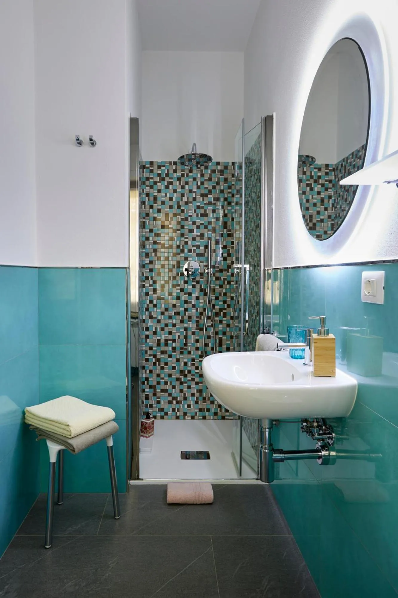 Shower in La Camelia Bianca B&B