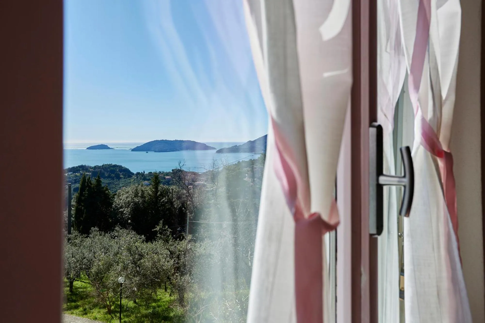 Sea view in La Camelia Bianca B&B