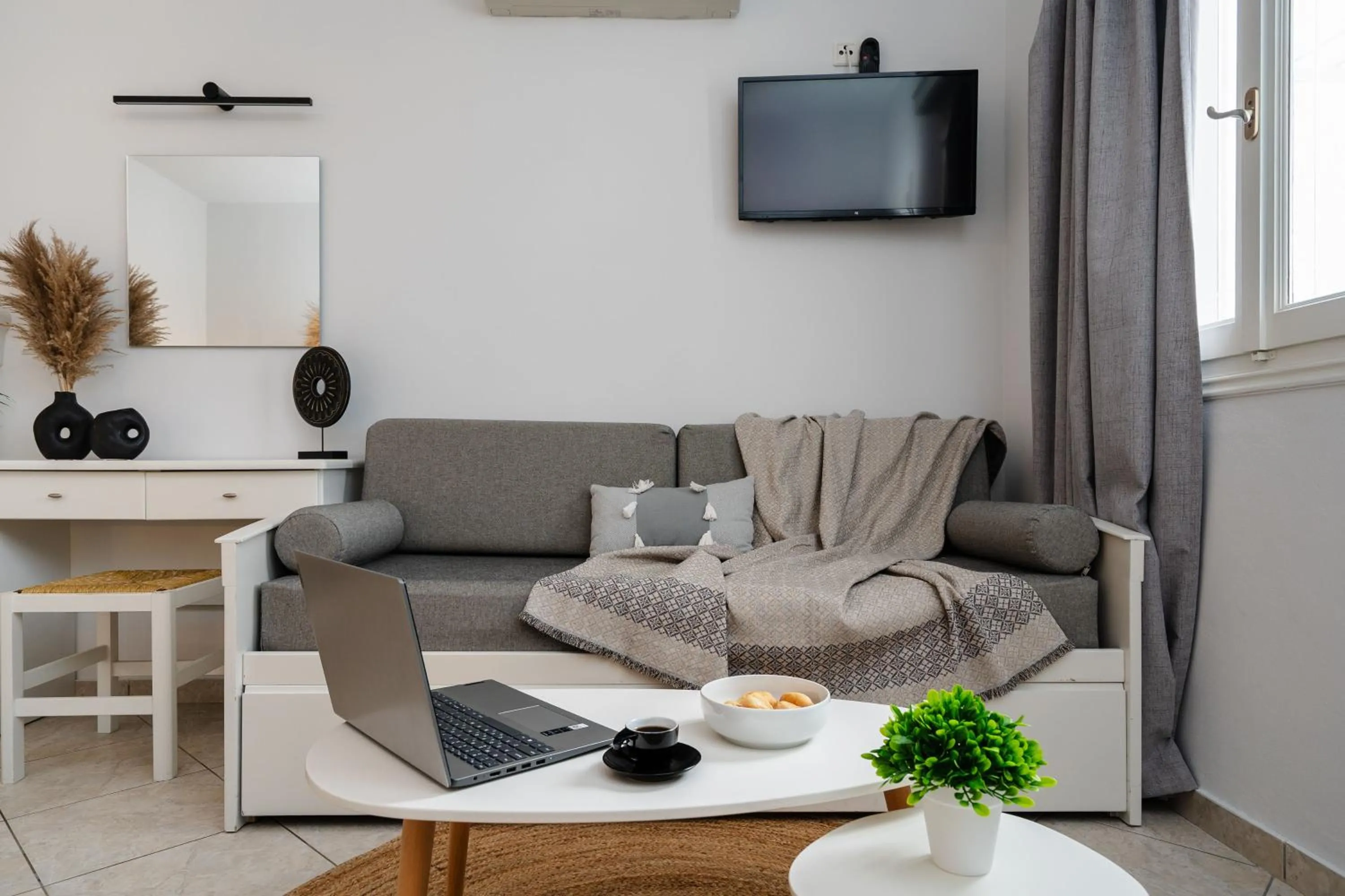TV and multimedia in Erato Inn Naxos