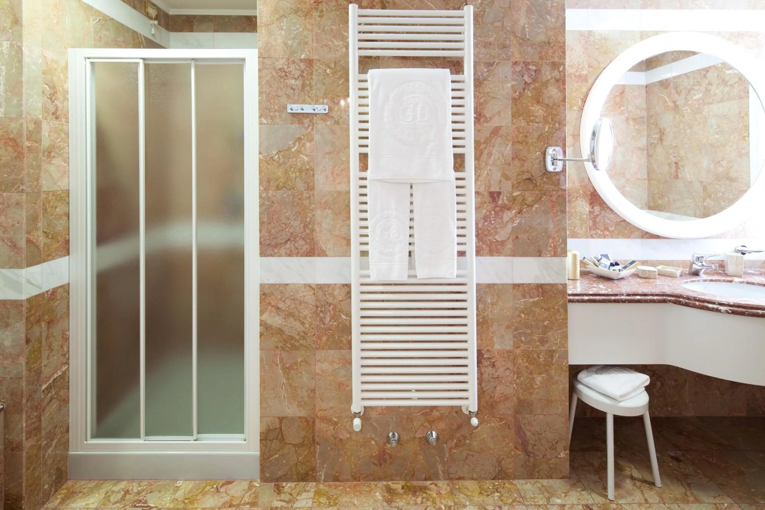 Bathroom in Hotel Due Torri