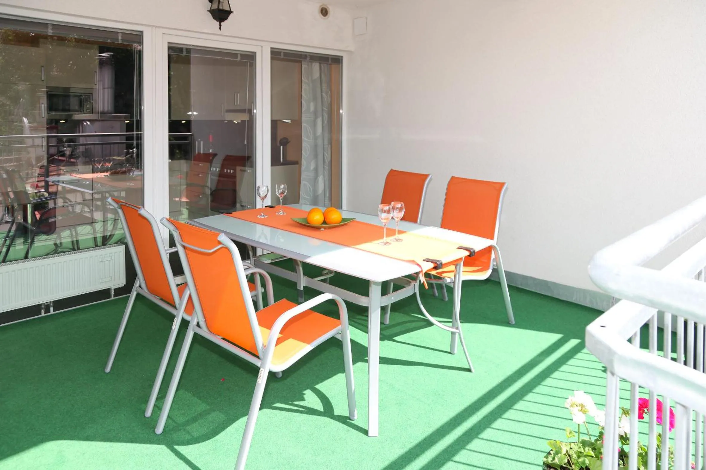 3 rooms Sunny Apartments-Schoenbrunn, 100m2 with balcony