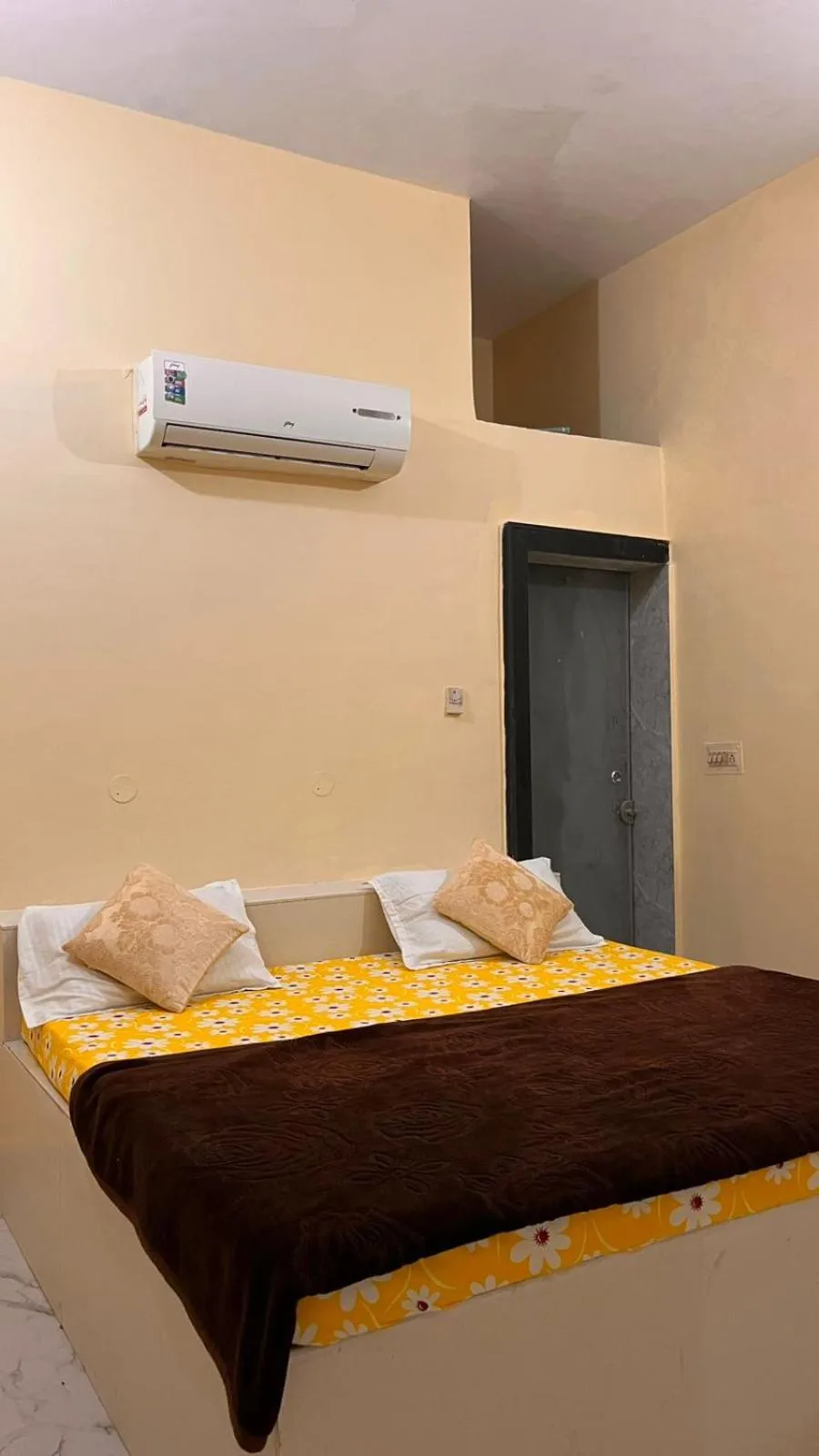 Bed in Best B&B in Orchha