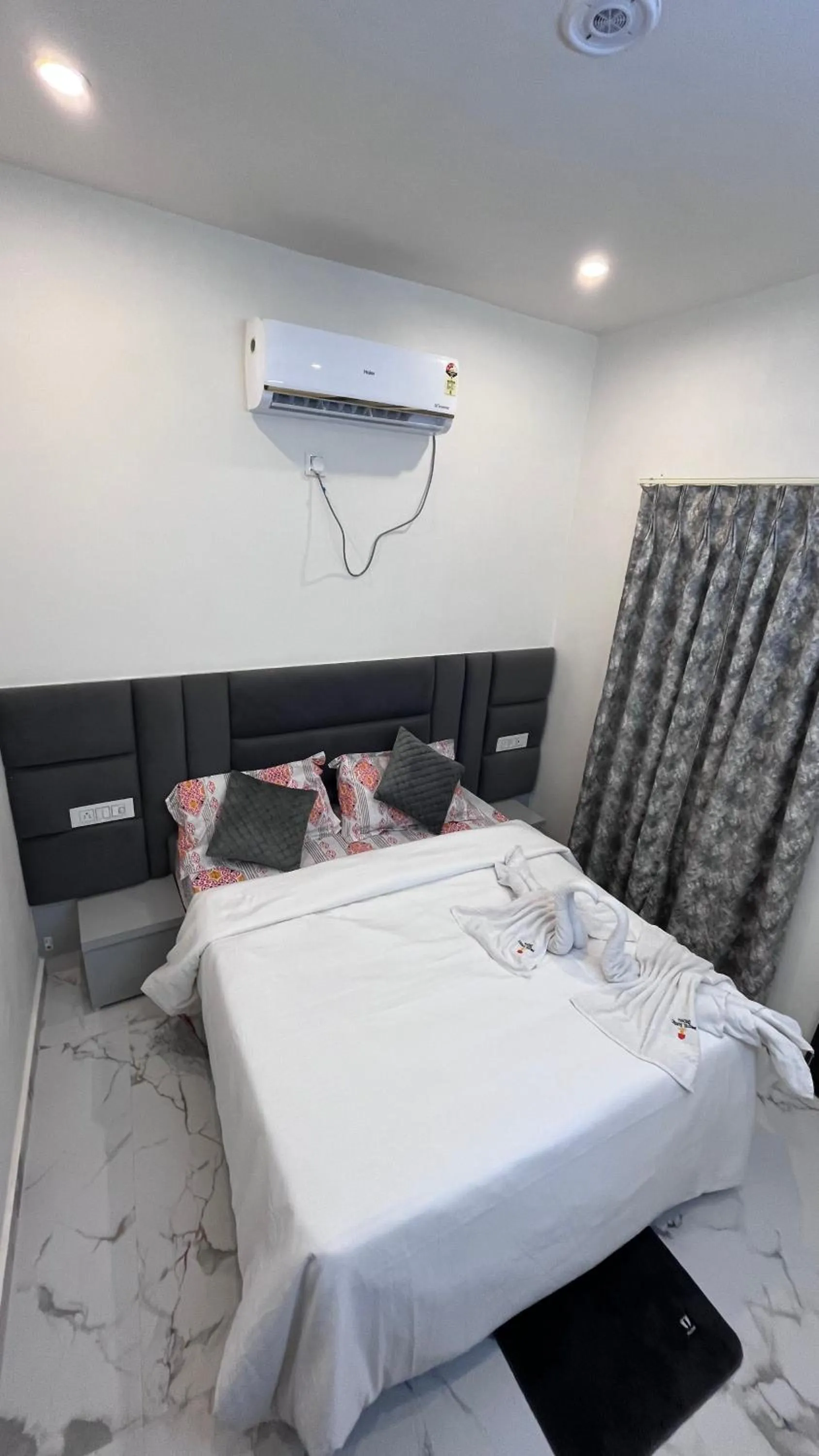 Bed in Best B&B in Orchha