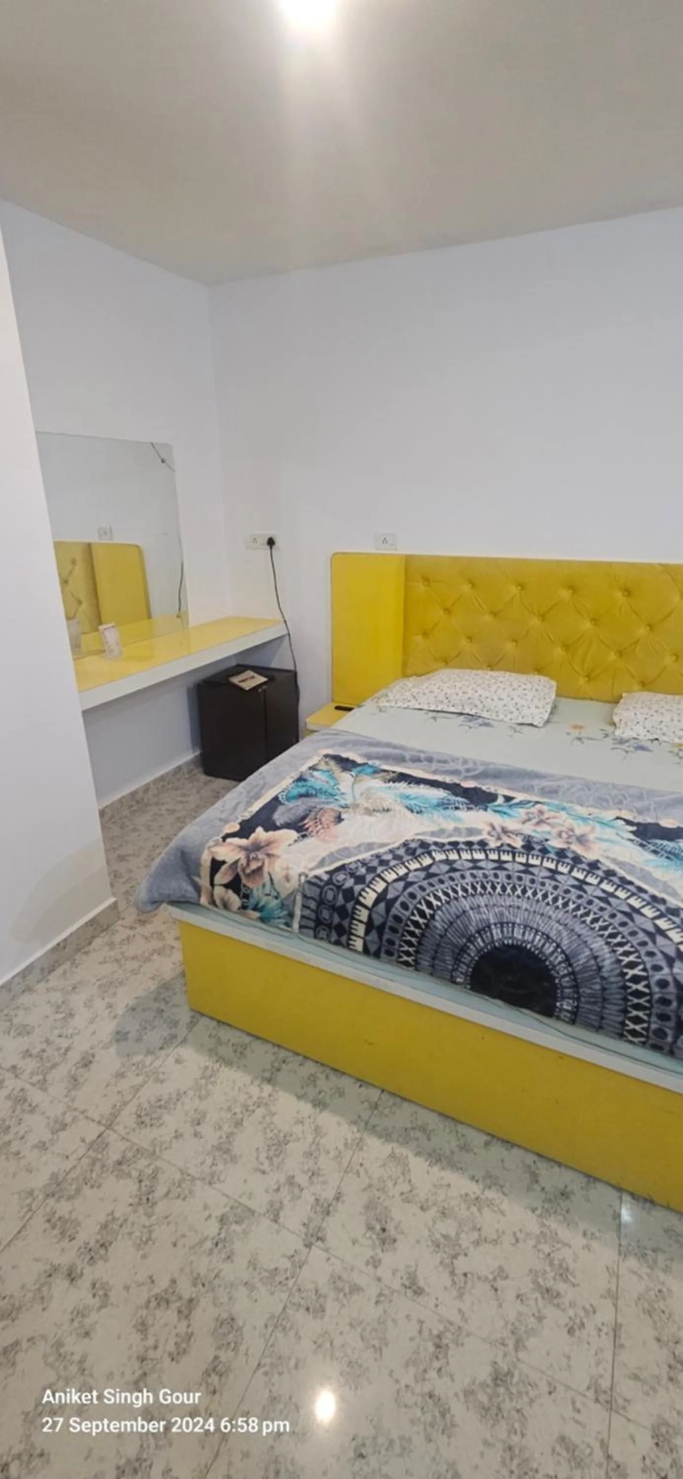 Bed in Best B&B in Orchha