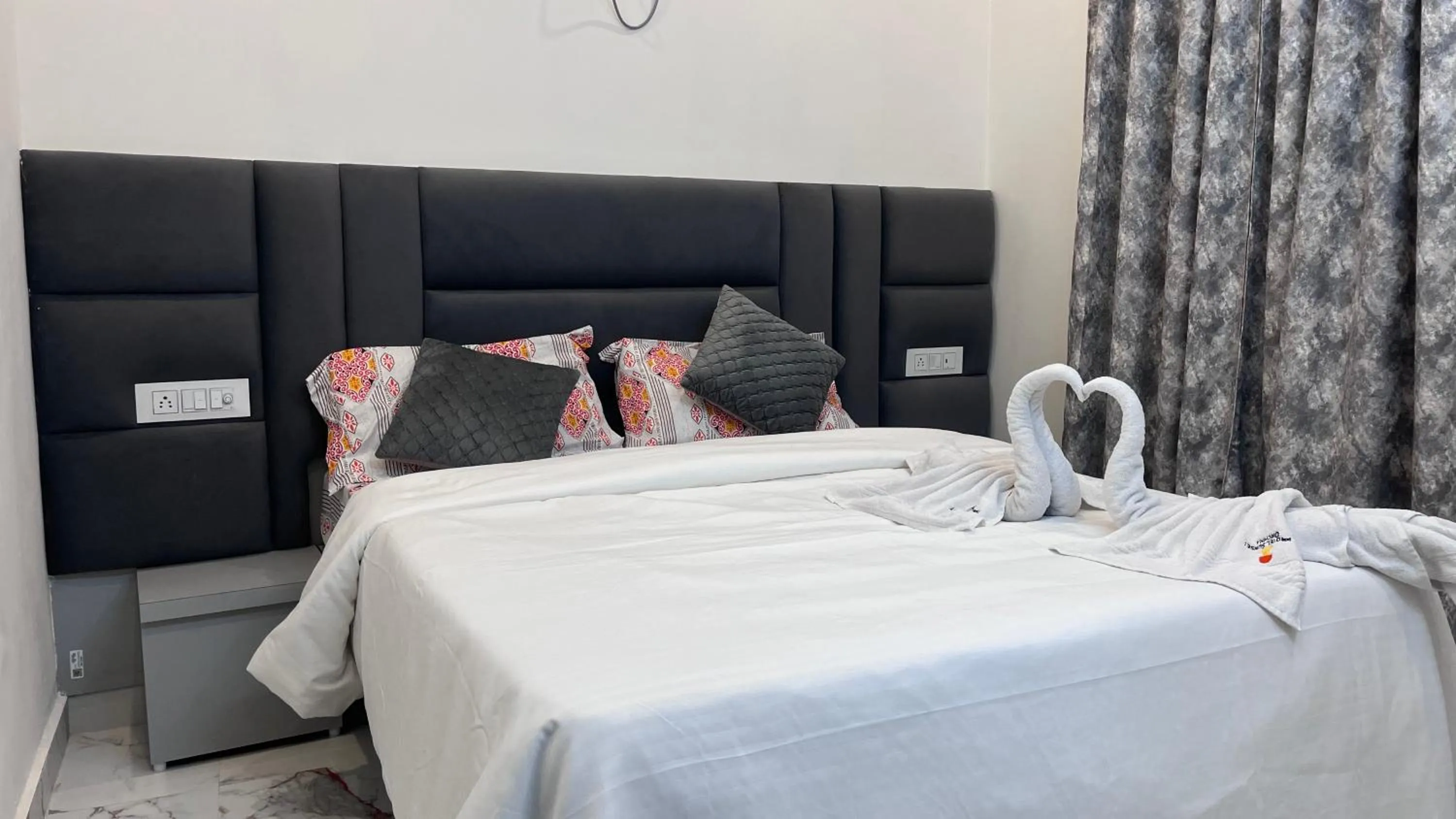 Bed in Best B&B in Orchha