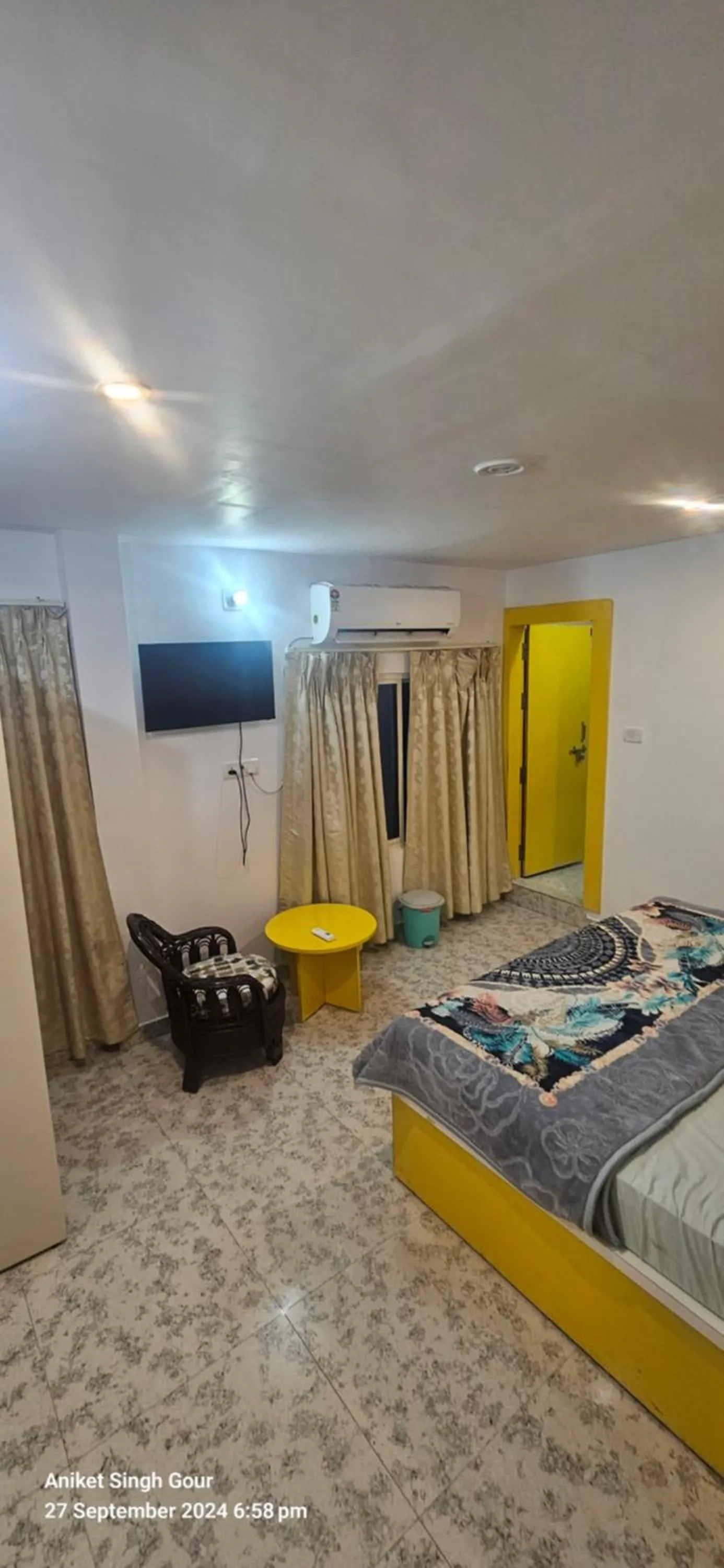 Bed in Best B&B in Orchha