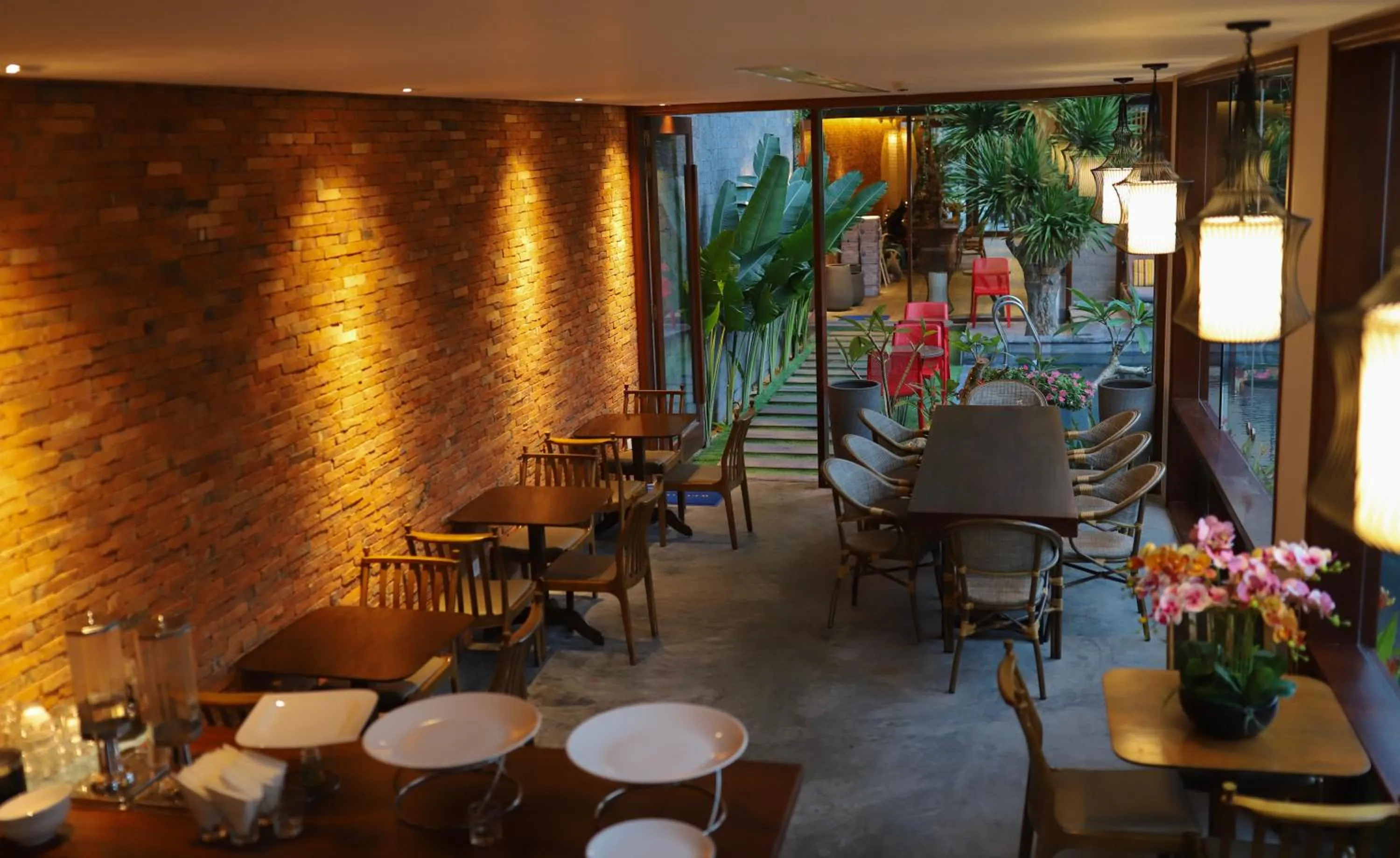 Restaurant/places to eat in K House Apartment Danang Beach