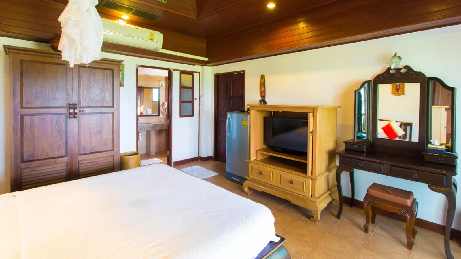 Bedroom, TV/Entertainment Center in Andaman Bangtao Bay Resort