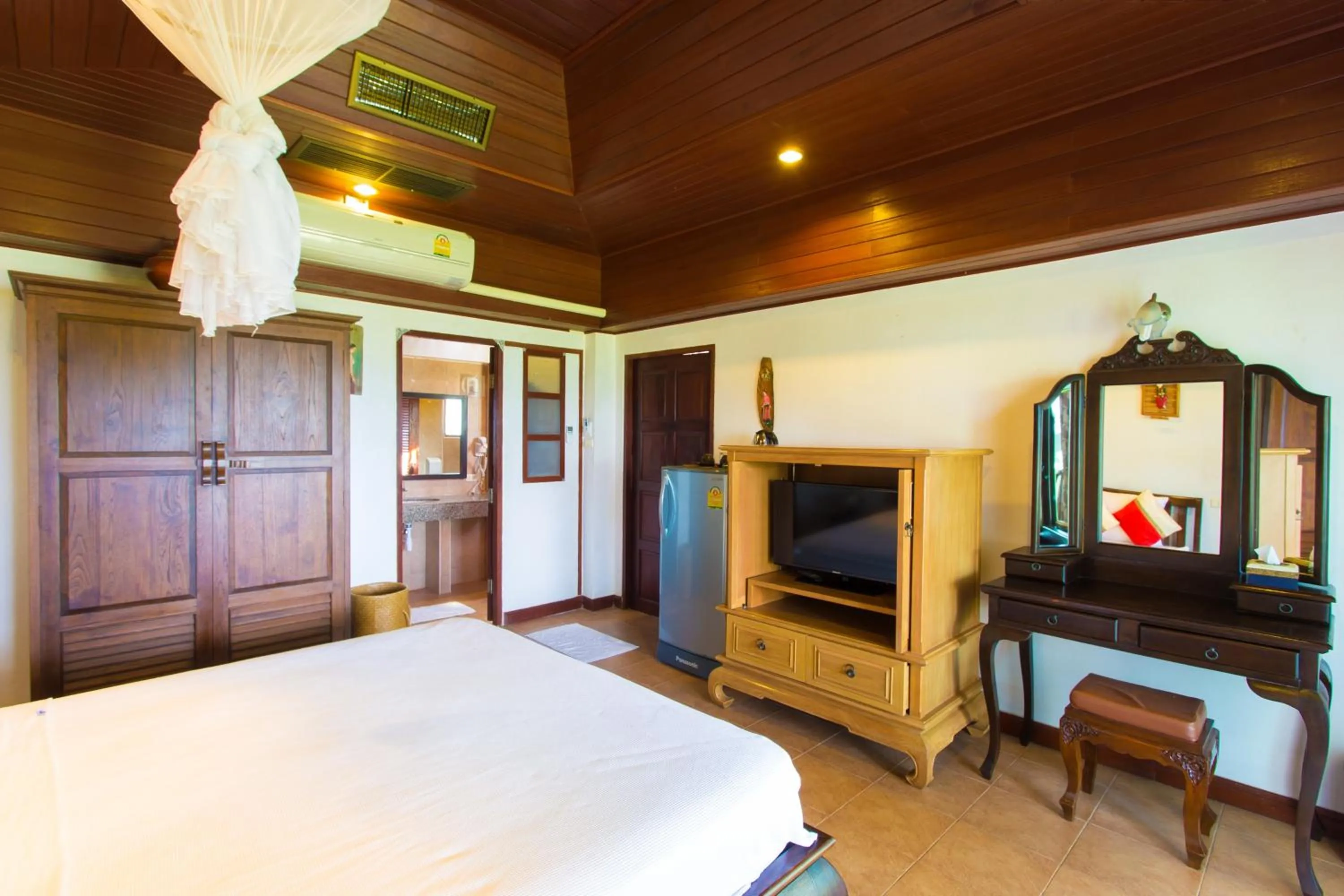 Bedroom, TV/Entertainment Center in Andaman Bangtao Bay Resort