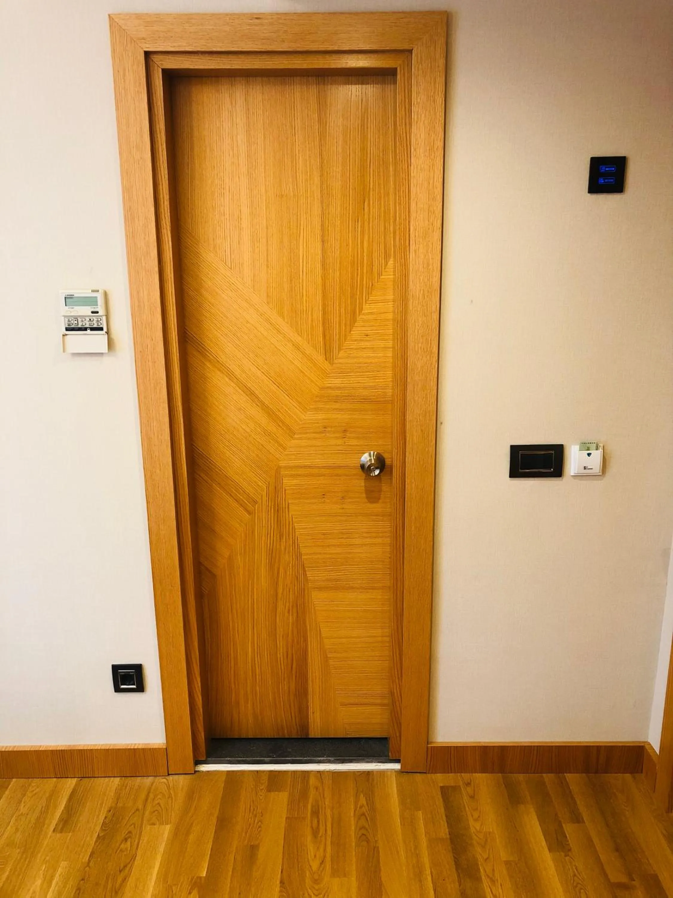 Massage in Maywood Hotel