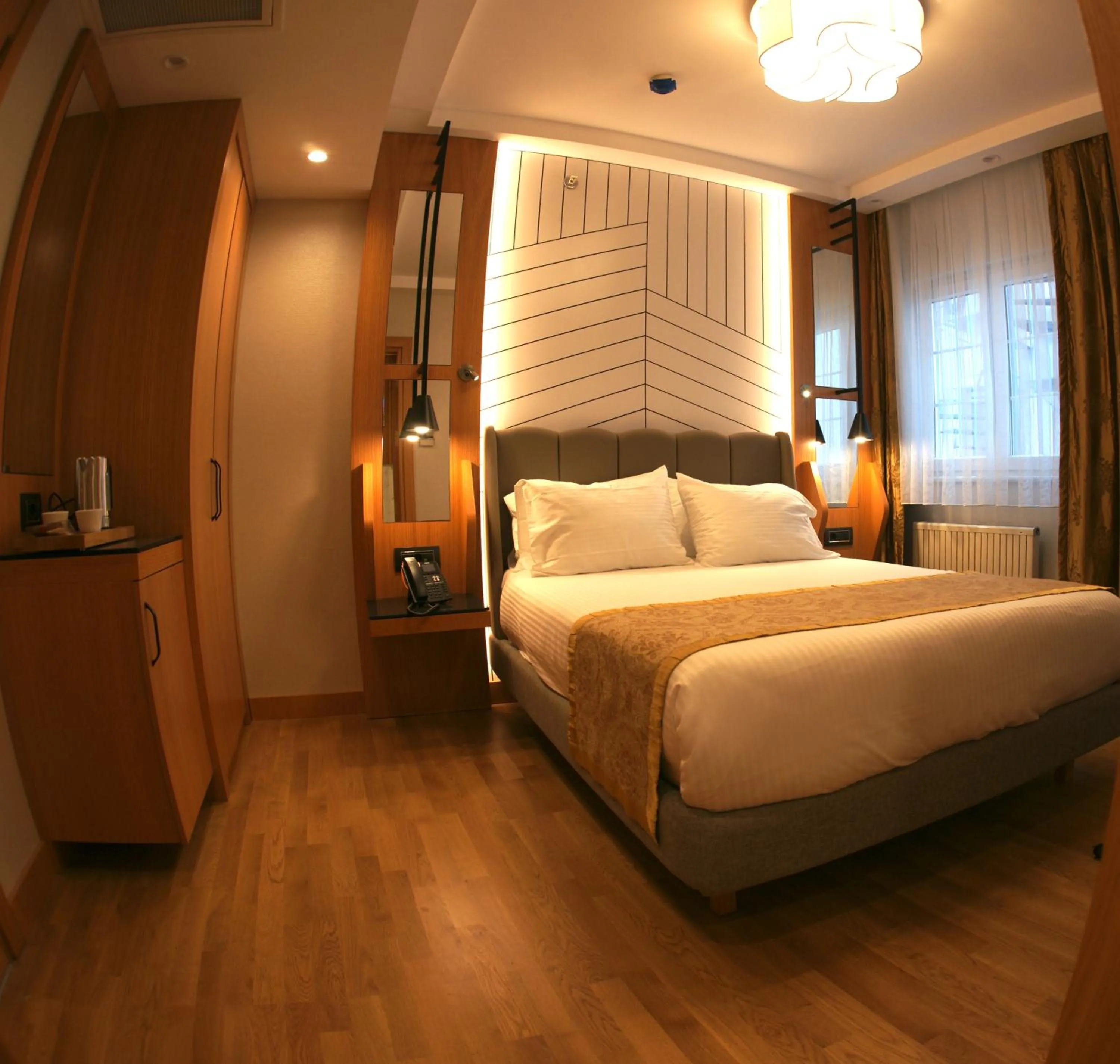 Massage, Bed in Maywood Hotel