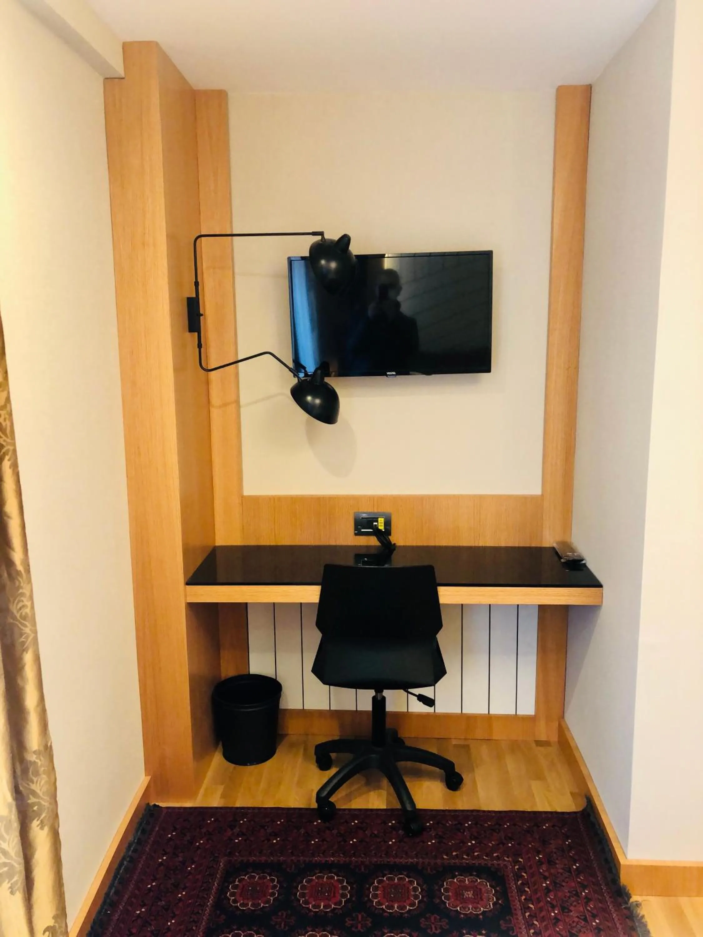 Massage in Maywood Hotel