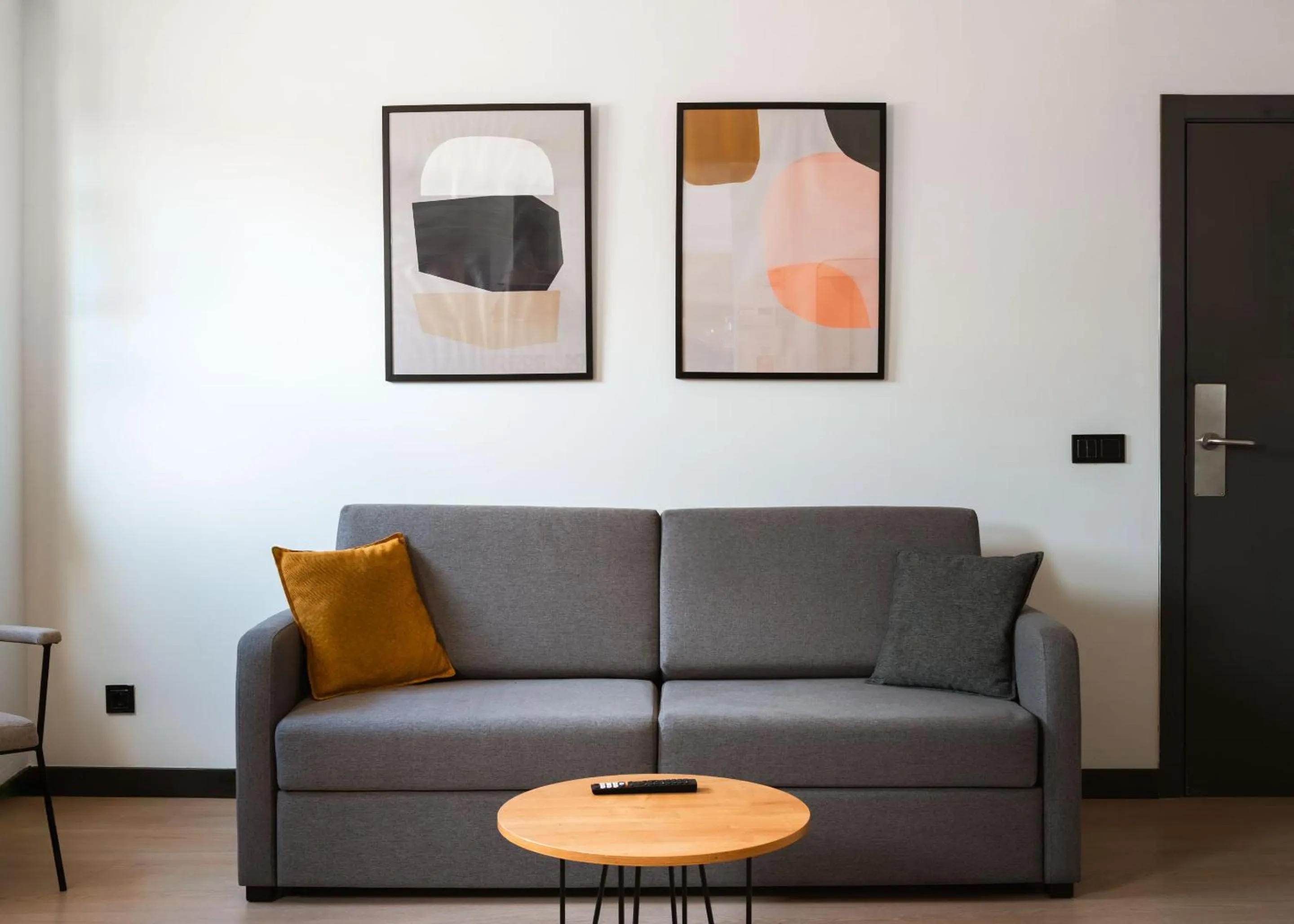 TV and multimedia in Limehome Madrid Calle de la Madera - Digital Access