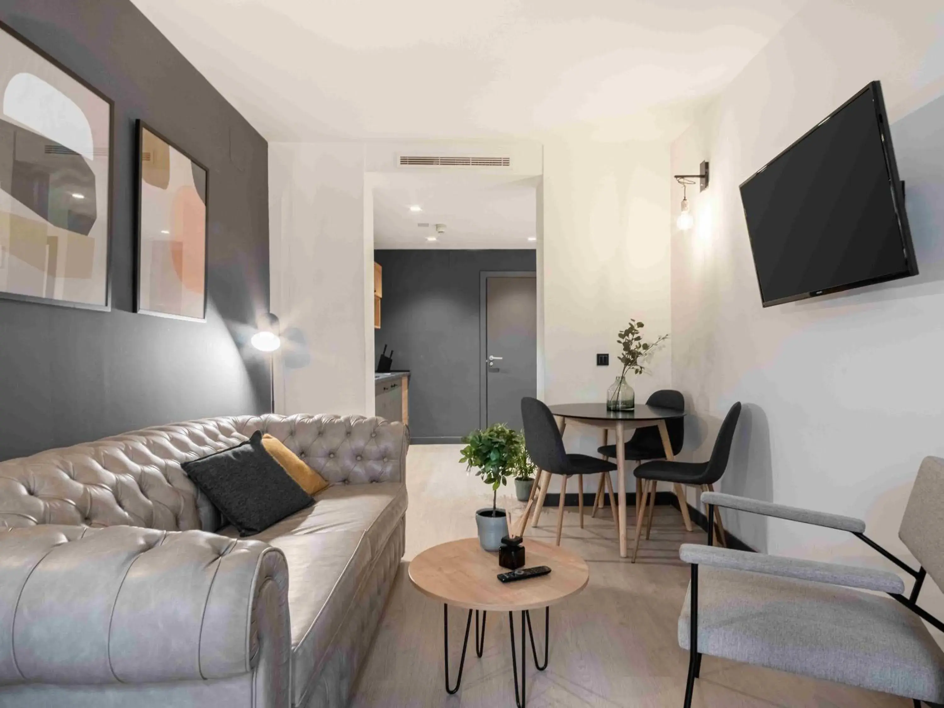 One-Bedroom Apartment L (ground floor) in Limehome Madrid Calle de la Madera - Digital Access One-Bedroom Apartment L (ground floor) in Limehome Madrid Calle de la Madera - Digital Access