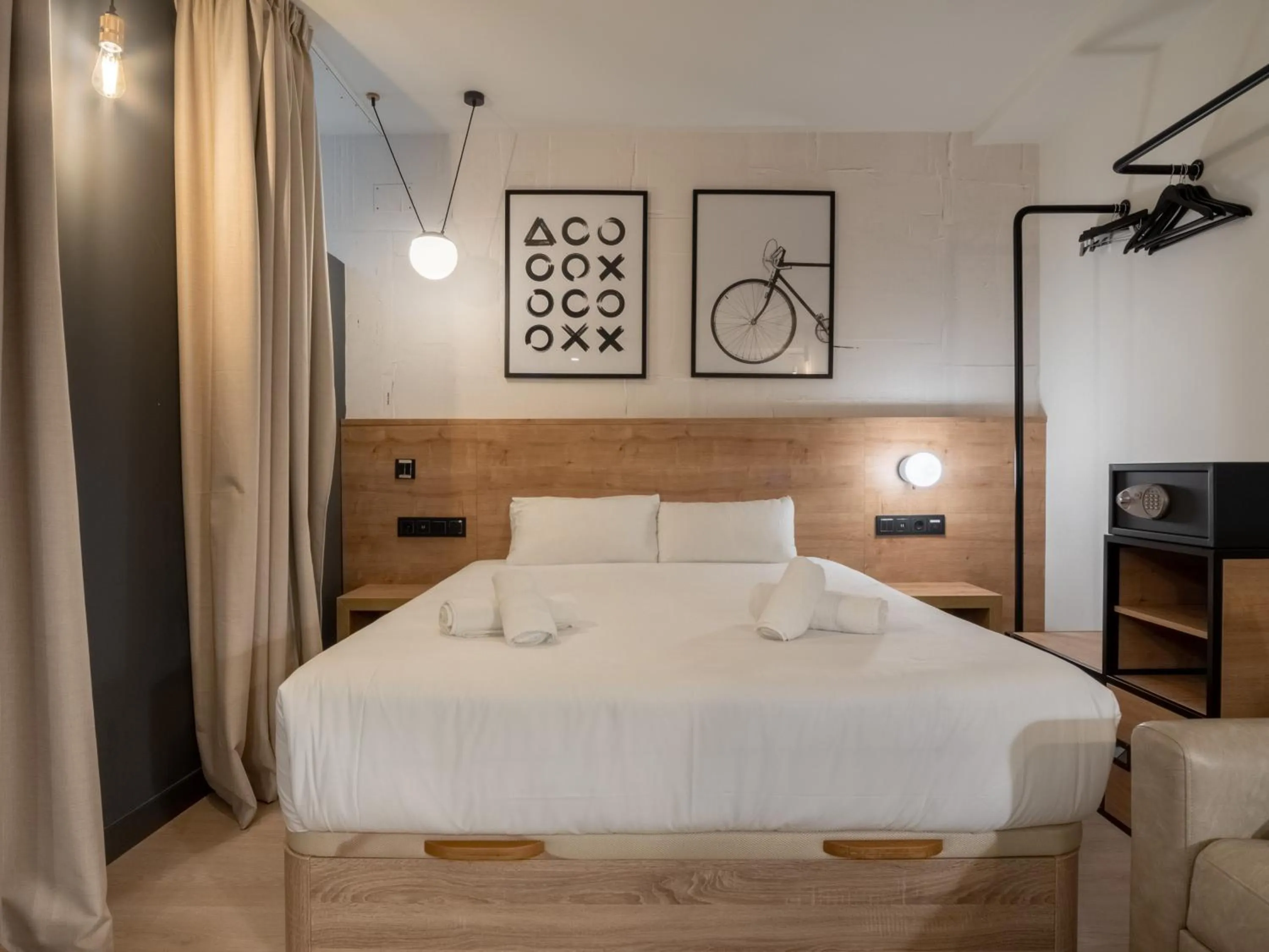 Studio L (basement) - single occupancy in Limehome Madrid Calle de la Madera - Digital Access