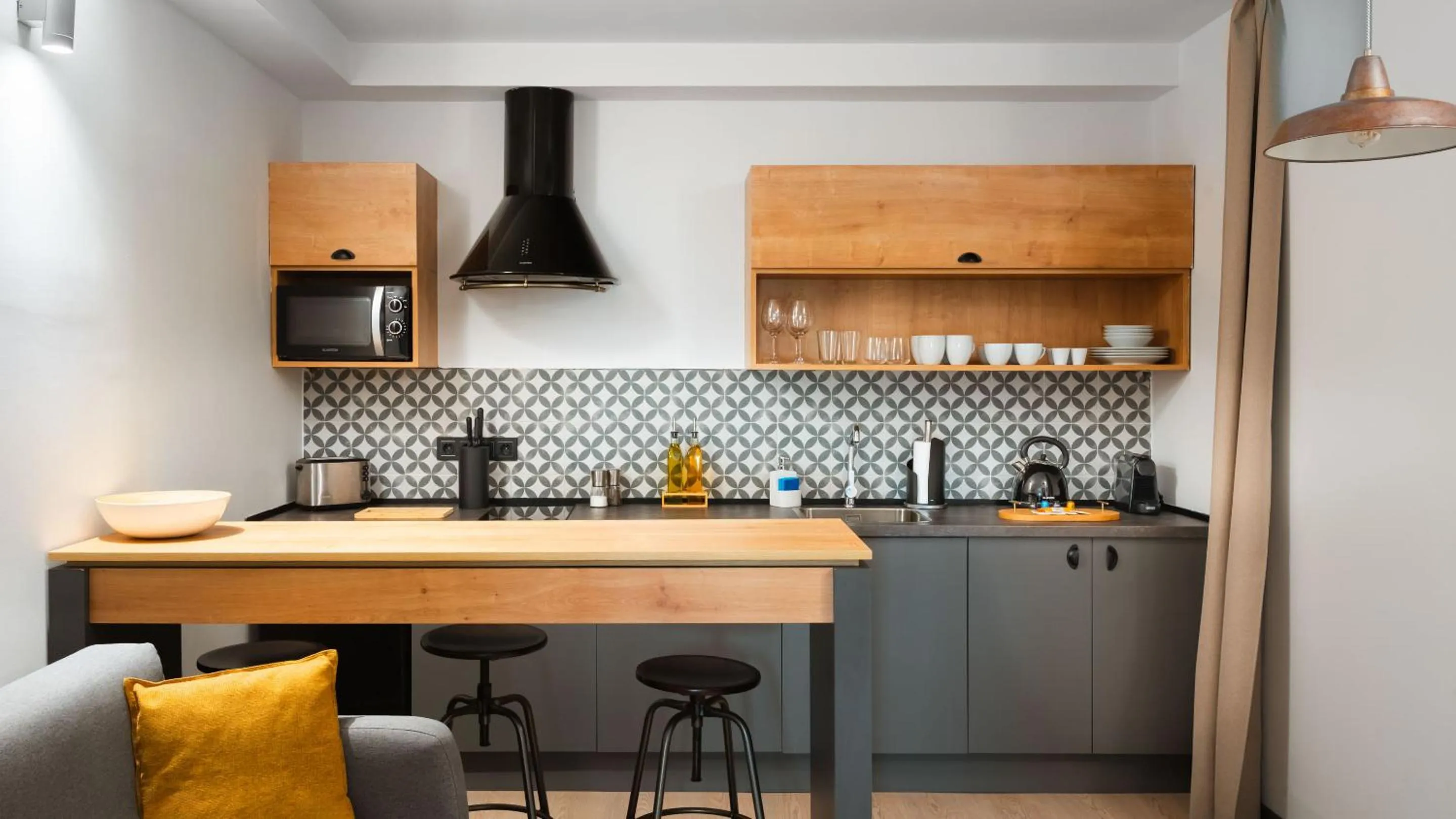 Kitchen or kitchenette in Limehome Madrid Calle de la Madera - Digital Access