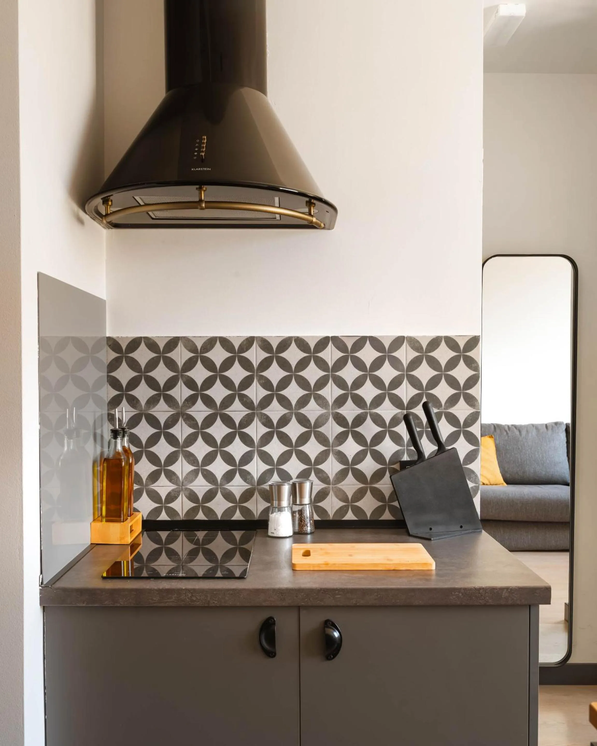 Kitchen or kitchenette in Limehome Madrid Calle de la Madera - Digital Access