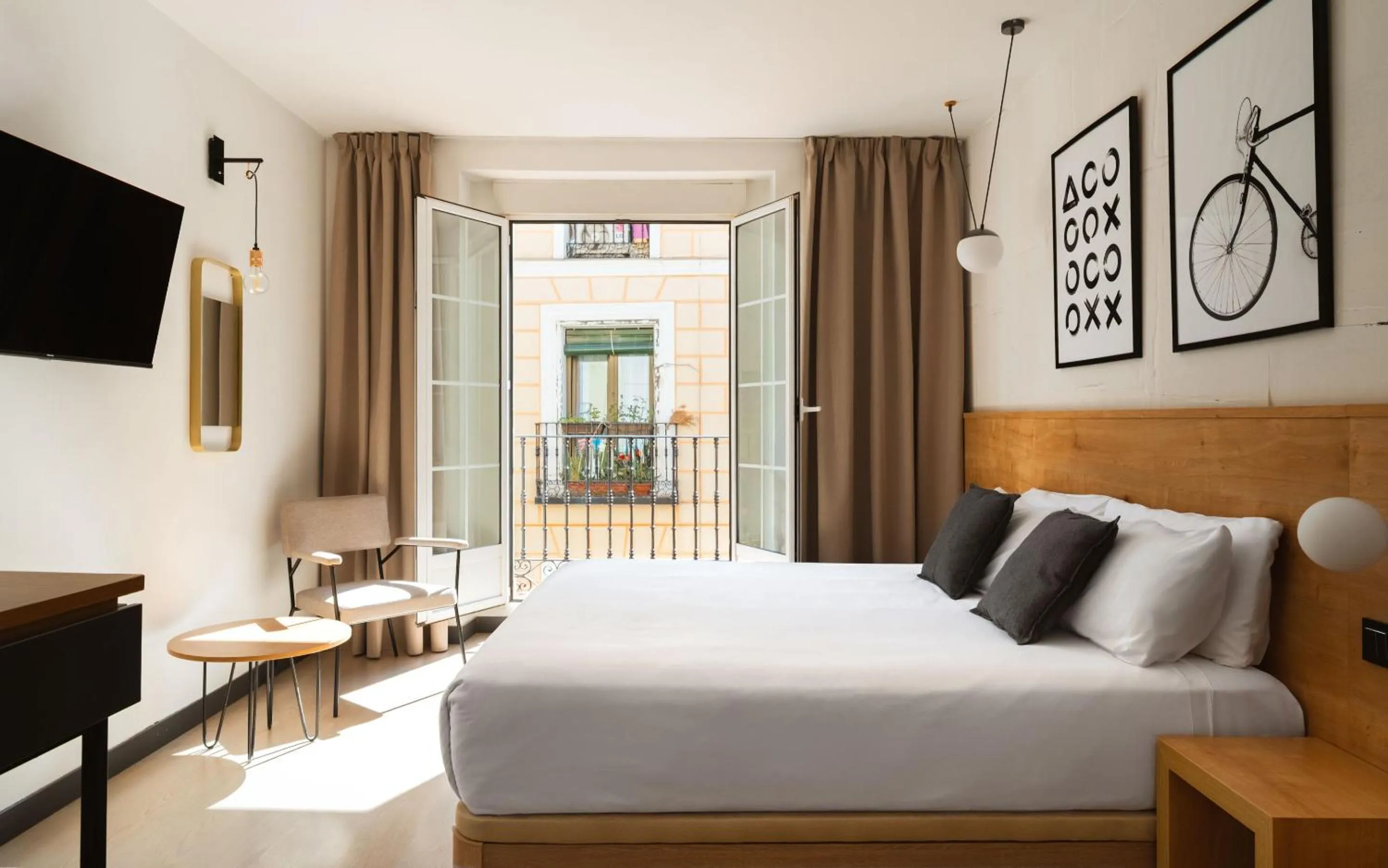 Bed in Limehome Madrid Calle de la Madera - Digital Access