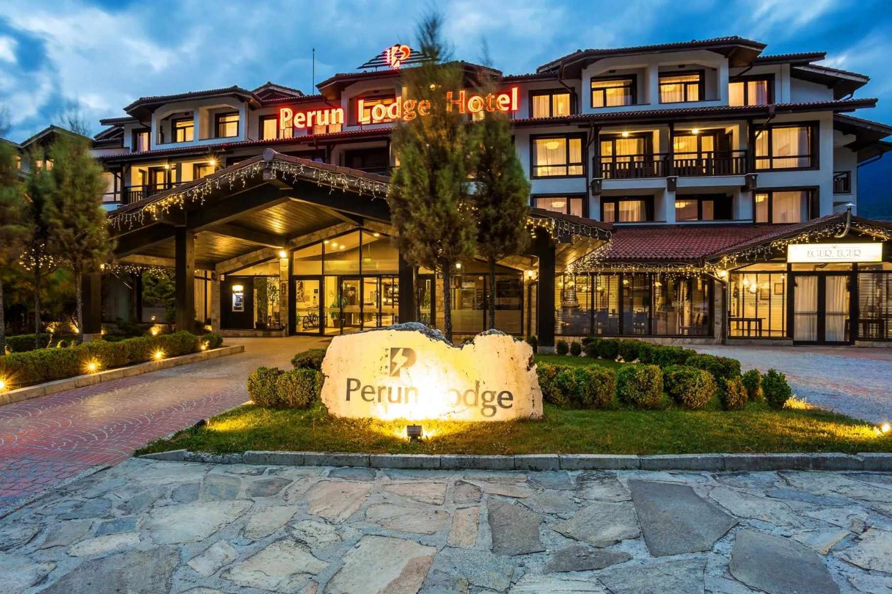 Facade/entrance in Hotel Perun Lodge